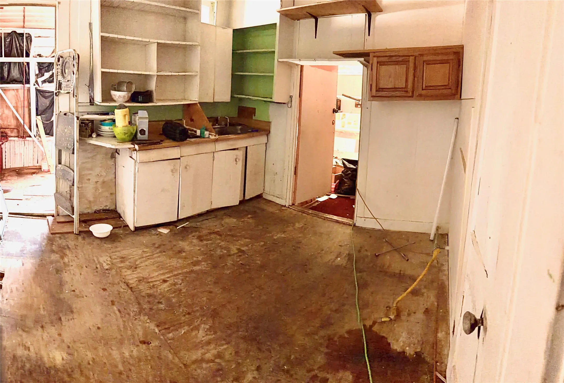 Single Family Residence For Sale in Dallas County , 110 N Marlborough Avenue, Dallas, Texas 75208, 3 Bedroom, 2 Bathroom, Garage spaces, 1,220 Sqft, built in 1928, mls#21353899, Real Estate Agent in Dallas, Homes For Sale in Dallas county, Homes For Sale in Dallas, Realtor in Dallas Texas, Real Estate Brokerage Independent Realty Texas, Luminita Cordes Realtor