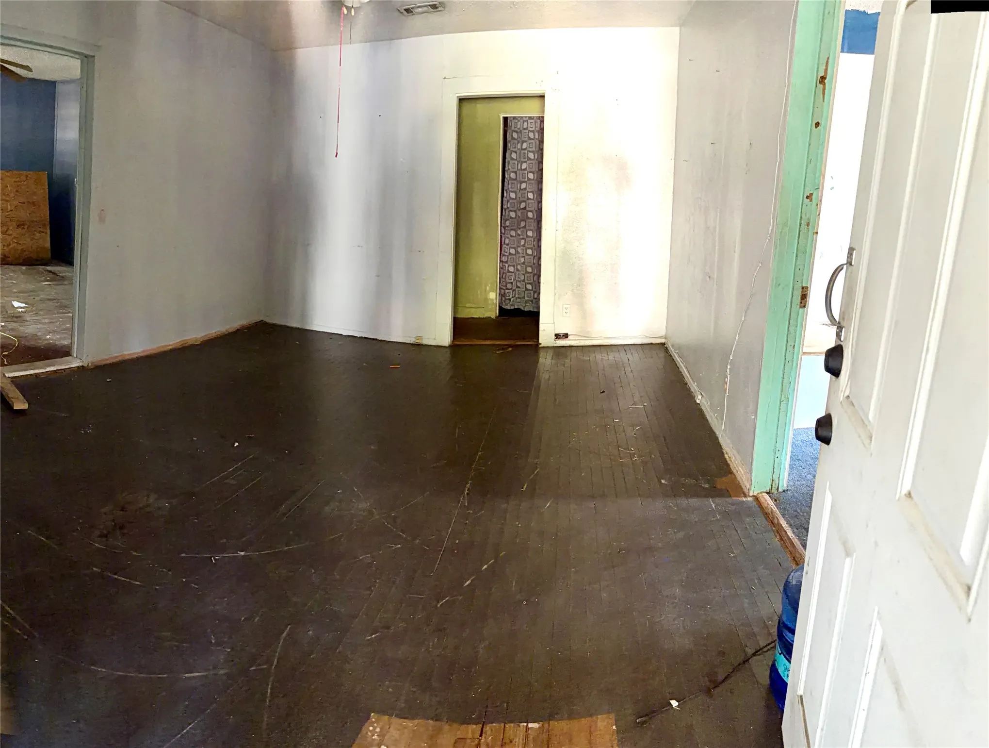 Single Family Residence For Sale in Dallas County , 110 N Marlborough Avenue, Dallas, Texas 75208, 3 Bedroom, 2 Bathroom, Garage spaces, 1,220 Sqft, built in 1928, mls#21353899, Real Estate Agent in Dallas, Homes For Sale in Dallas county, Homes For Sale in Dallas, Realtor in Dallas Texas, Real Estate Brokerage Independent Realty Texas, Luminita Cordes Realtor