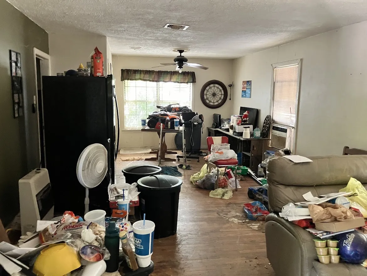 Single Family Residence For Sale in Mc Lennan County , 108 N Strauss Street, Robinson, Texas 76706, 3 Bedroom, 2 Bathroom, 2 Garage spaces, 1,388 Sqft, built in 1951, mls#21352209, Real Estate Agent in Robinson, Homes For Sale in Mc Lennan county, Homes For Sale in Robinson, Realtor in Robinson Texas, Real Estate Brokerage Independent Realty Texas, Luminita Cordes Realtor