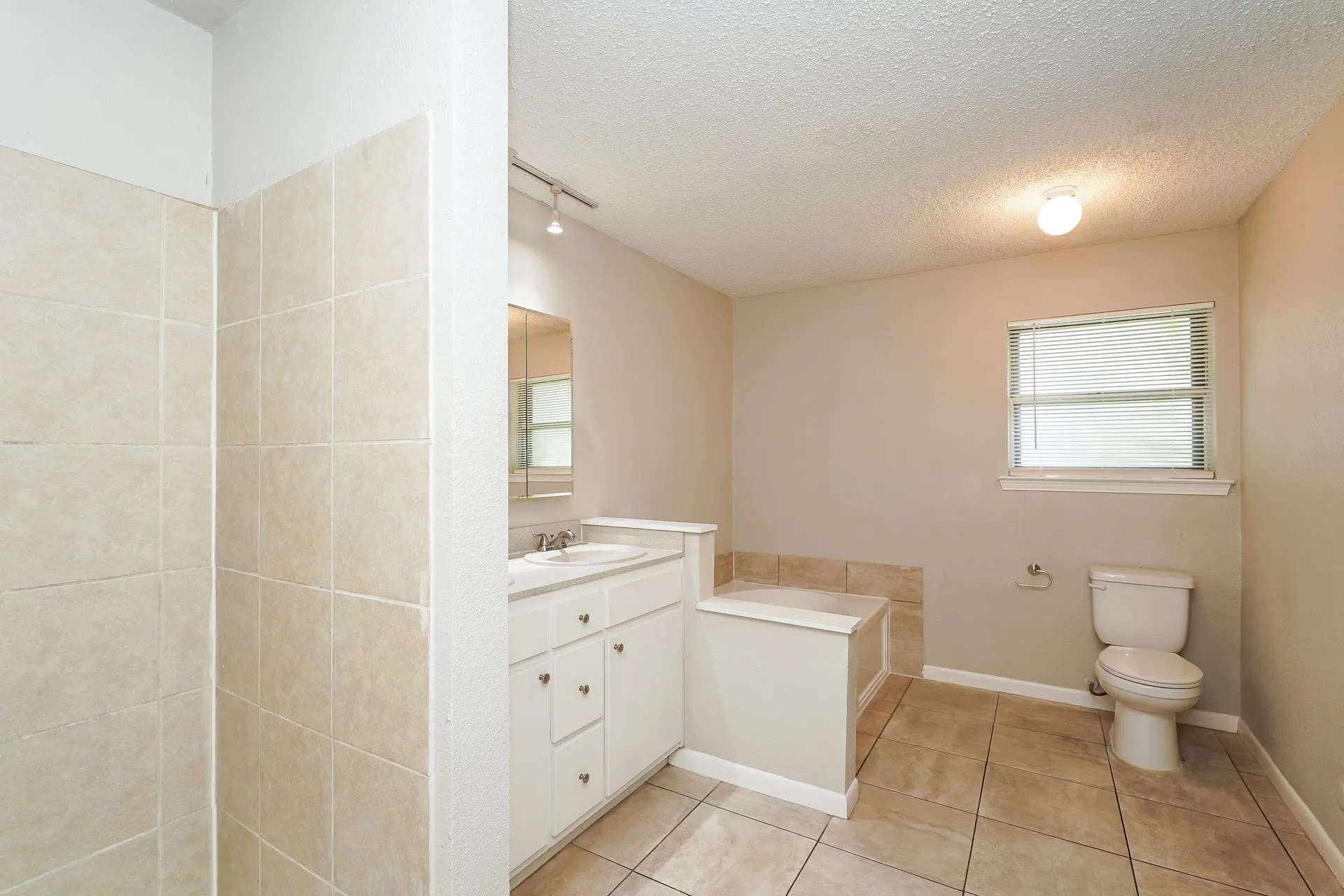 Single Family Residence For Rent in Tarrant County , 3417 Willowcrest Drive, North Richland Hills, Texas 76117, 3 Bedroom, 2 Bathroom, Garage spaces, 2,228 Sqft, built in 1975, mls#21353963, Real Estate Agent in North Richland Hills, Homes For Rent in Tarrant county, Homes For Rent in North Richland Hills, Realtor in North Richland Hills Texas, Real Estate Brokerage Independent Realty Texas, Luminita Cordes Realtor