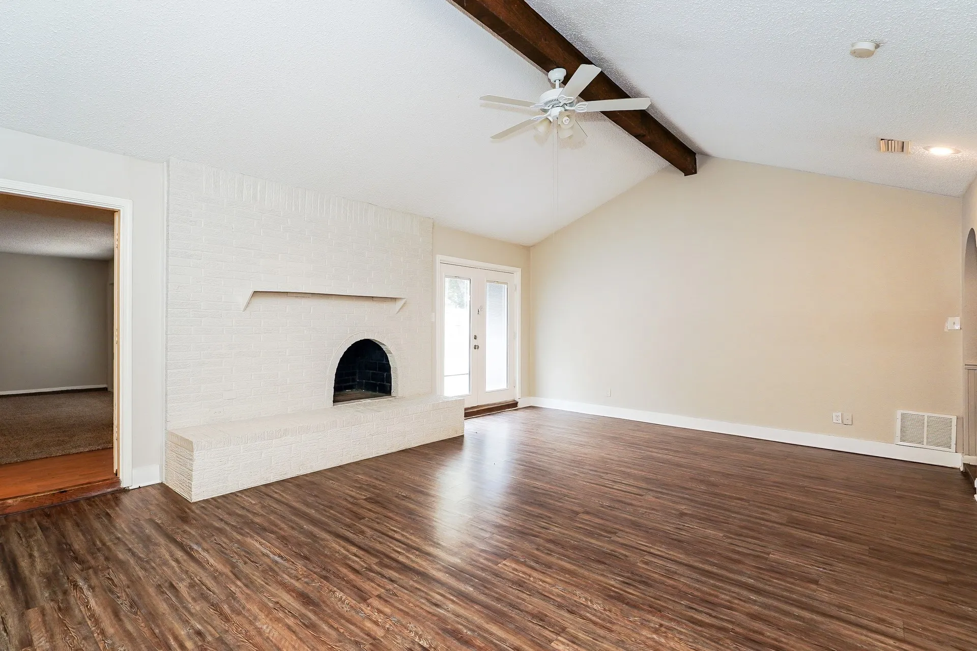 Single Family Residence For Rent in Tarrant County , 3417 Willowcrest Drive, North Richland Hills, Texas 76117, 3 Bedroom, 2 Bathroom, Garage spaces, 2,228 Sqft, built in 1975, mls#21353963, Real Estate Agent in North Richland Hills, Homes For Rent in Tarrant county, Homes For Rent in North Richland Hills, Realtor in North Richland Hills Texas, Real Estate Brokerage Independent Realty Texas, Luminita Cordes Realtor