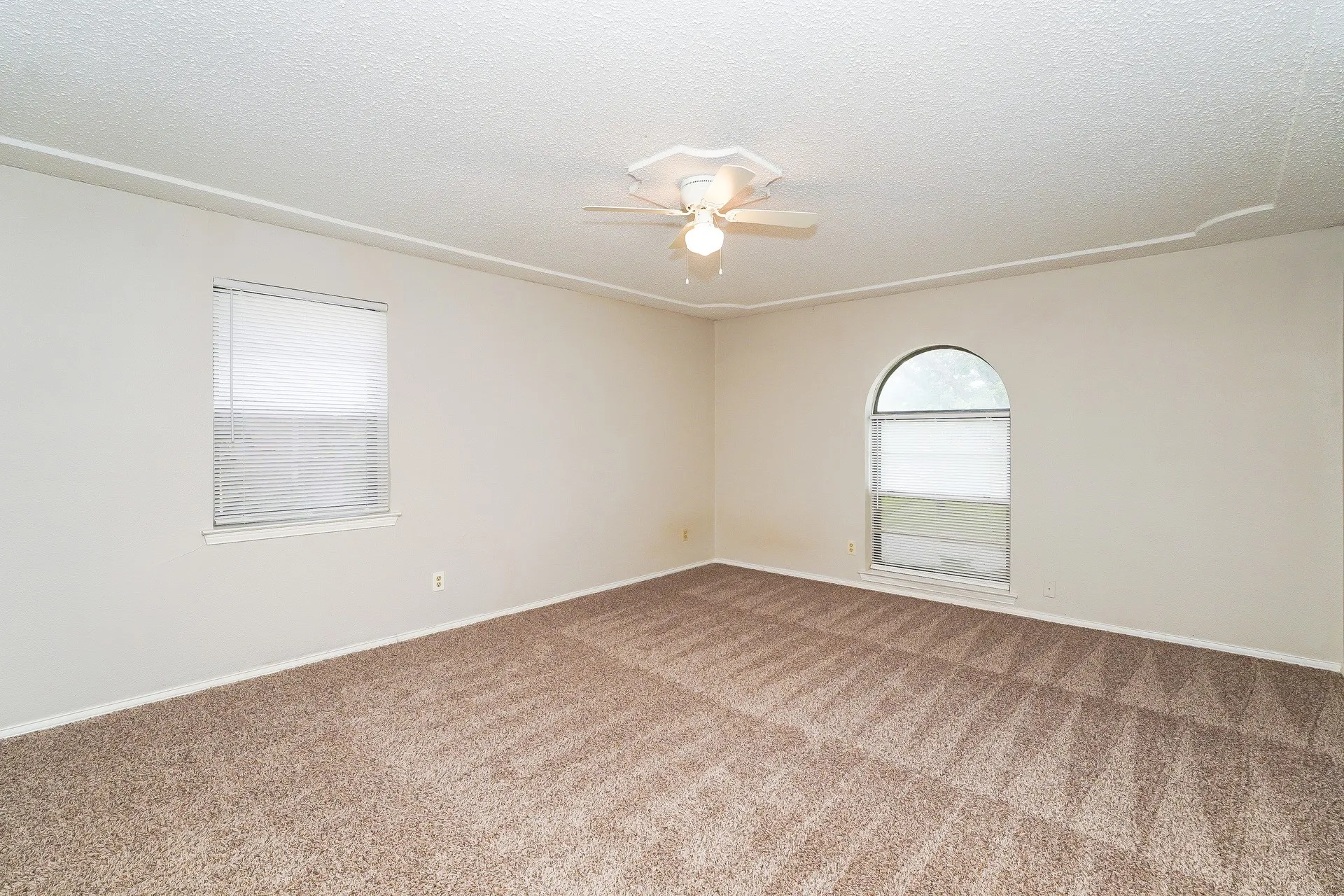 Single Family Residence For Rent in Tarrant County , 3417 Willowcrest Drive, North Richland Hills, Texas 76117, 3 Bedroom, 2 Bathroom, Garage spaces, 2,228 Sqft, built in 1975, mls#21353963, Real Estate Agent in North Richland Hills, Homes For Rent in Tarrant county, Homes For Rent in North Richland Hills, Realtor in North Richland Hills Texas, Real Estate Brokerage Independent Realty Texas, Luminita Cordes Realtor