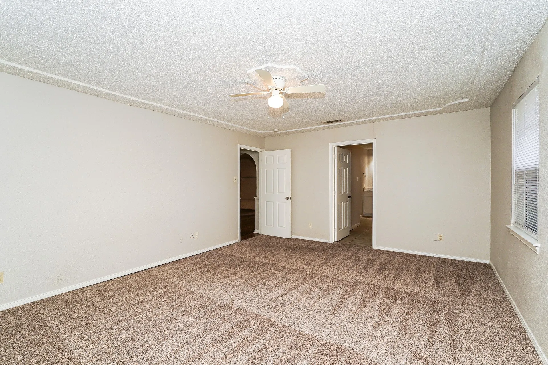 Single Family Residence For Rent in Tarrant County , 3417 Willowcrest Drive, North Richland Hills, Texas 76117, 3 Bedroom, 2 Bathroom, Garage spaces, 2,228 Sqft, built in 1975, mls#21353963, Real Estate Agent in North Richland Hills, Homes For Rent in Tarrant county, Homes For Rent in North Richland Hills, Realtor in North Richland Hills Texas, Real Estate Brokerage Independent Realty Texas, Luminita Cordes Realtor