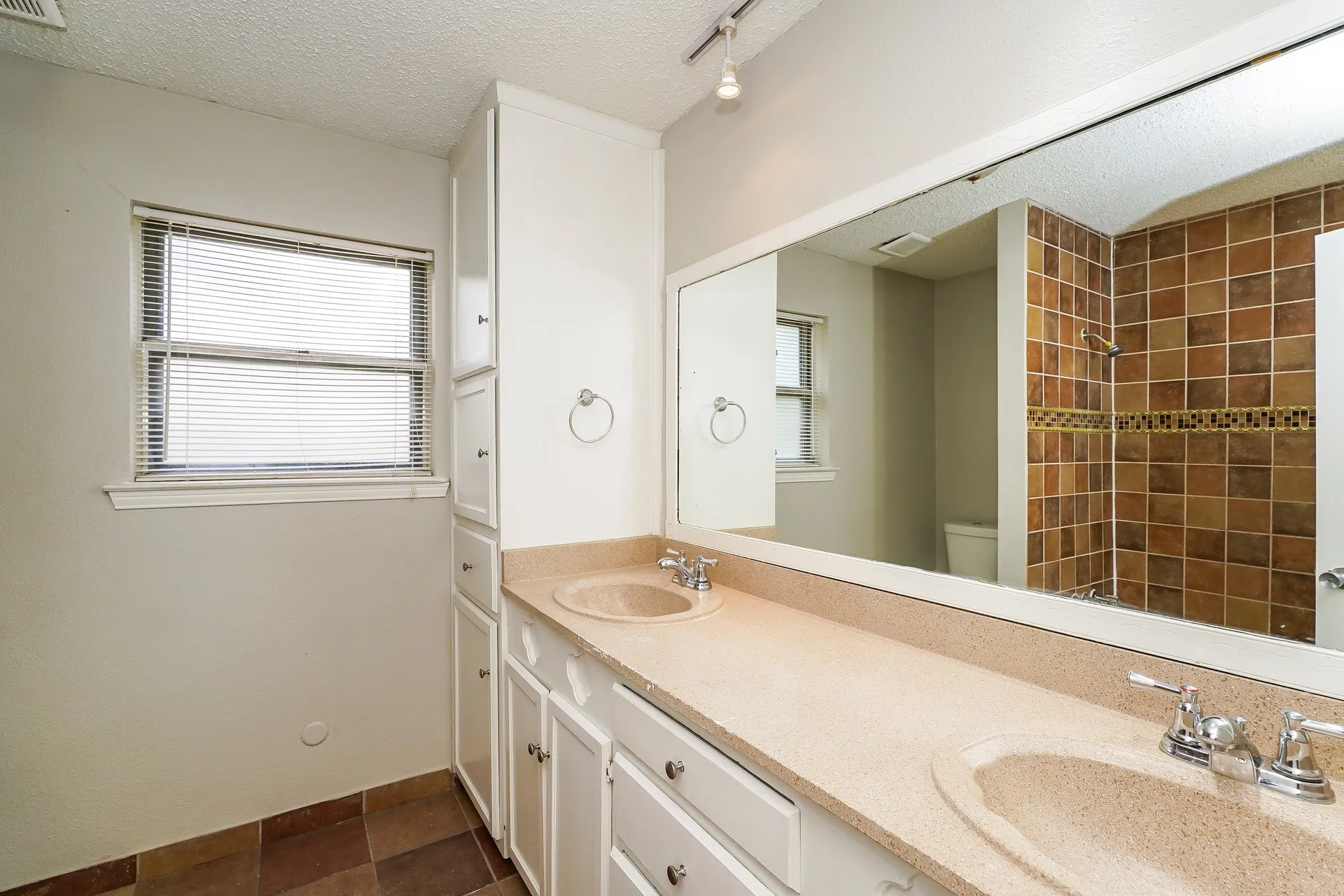 Single Family Residence For Rent in Tarrant County , 3417 Willowcrest Drive, North Richland Hills, Texas 76117, 3 Bedroom, 2 Bathroom, Garage spaces, 2,228 Sqft, built in 1975, mls#21353963, Real Estate Agent in North Richland Hills, Homes For Rent in Tarrant county, Homes For Rent in North Richland Hills, Realtor in North Richland Hills Texas, Real Estate Brokerage Independent Realty Texas, Luminita Cordes Realtor
