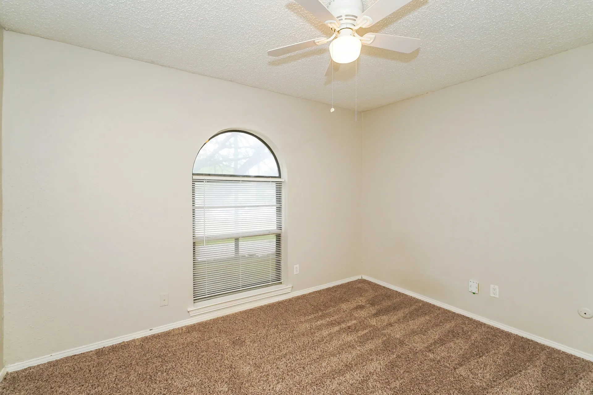 Single Family Residence For Rent in Tarrant County , 3417 Willowcrest Drive, North Richland Hills, Texas 76117, 3 Bedroom, 2 Bathroom, Garage spaces, 2,228 Sqft, built in 1975, mls#21353963, Real Estate Agent in North Richland Hills, Homes For Rent in Tarrant county, Homes For Rent in North Richland Hills, Realtor in North Richland Hills Texas, Real Estate Brokerage Independent Realty Texas, Luminita Cordes Realtor