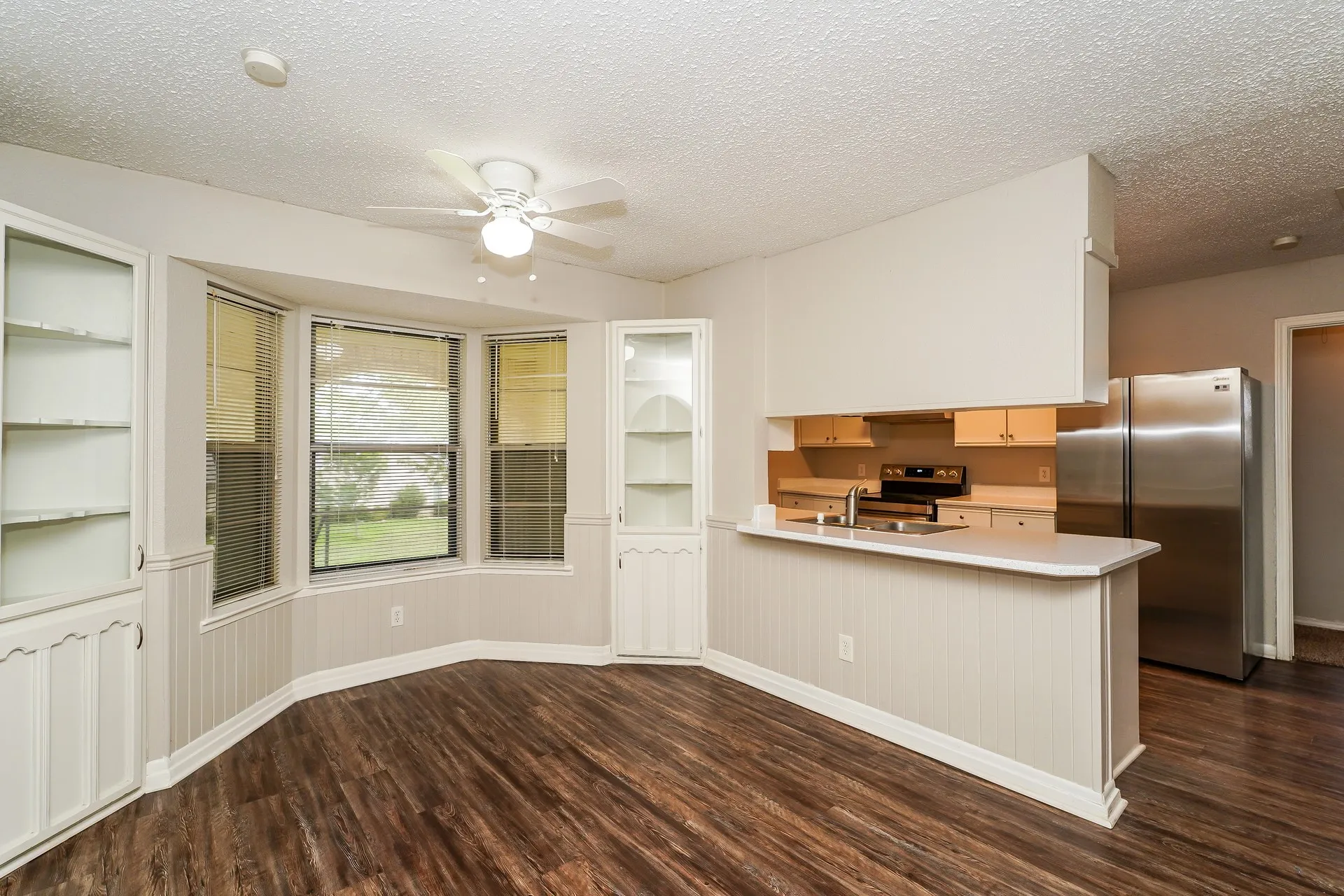 Single Family Residence For Rent in Tarrant County , 3417 Willowcrest Drive, North Richland Hills, Texas 76117, 3 Bedroom, 2 Bathroom, Garage spaces, 2,228 Sqft, built in 1975, mls#21353963, Real Estate Agent in North Richland Hills, Homes For Rent in Tarrant county, Homes For Rent in North Richland Hills, Realtor in North Richland Hills Texas, Real Estate Brokerage Independent Realty Texas, Luminita Cordes Realtor