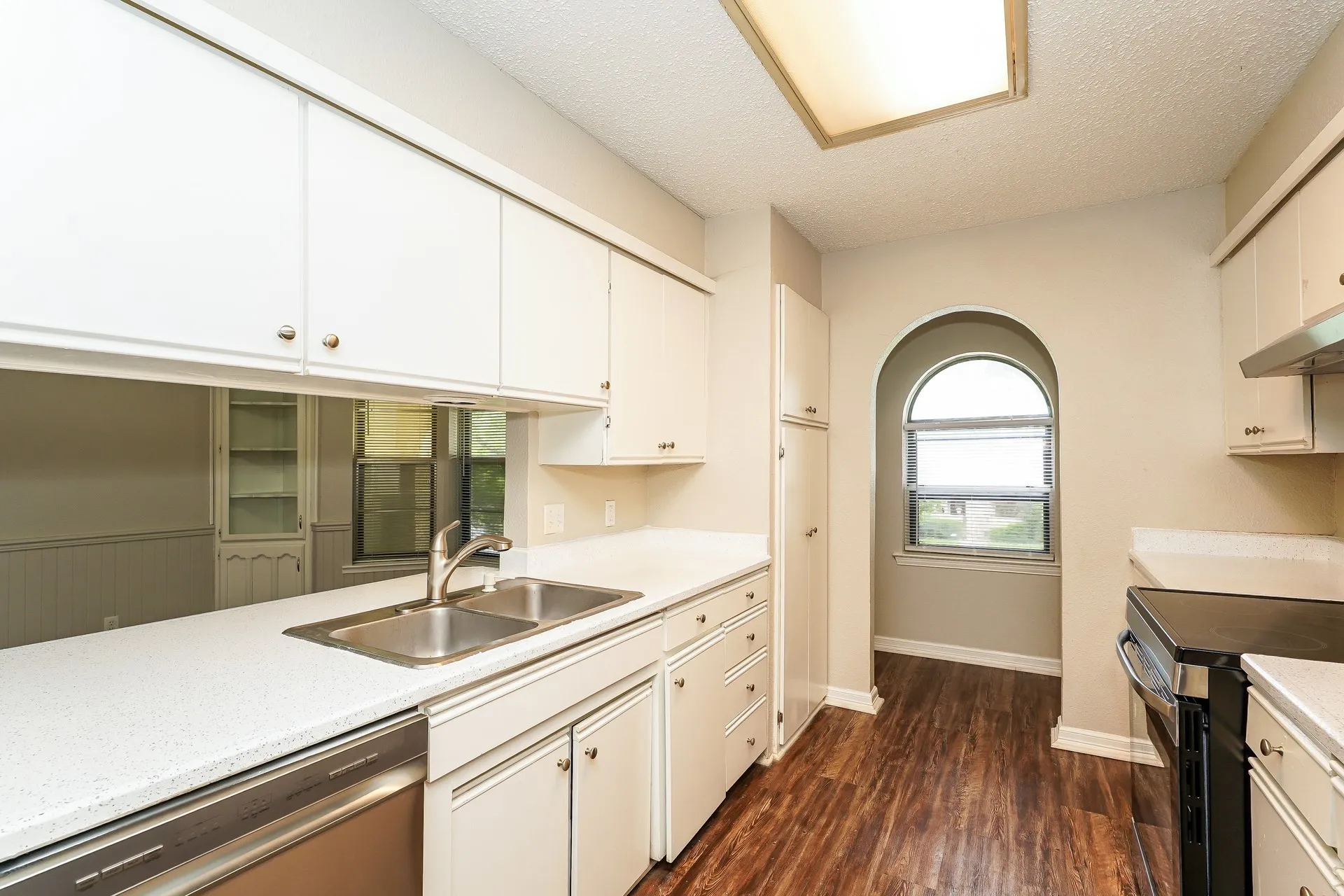 Single Family Residence For Rent in Tarrant County , 3417 Willowcrest Drive, North Richland Hills, Texas 76117, 3 Bedroom, 2 Bathroom, Garage spaces, 2,228 Sqft, built in 1975, mls#21353963, Real Estate Agent in North Richland Hills, Homes For Rent in Tarrant county, Homes For Rent in North Richland Hills, Realtor in North Richland Hills Texas, Real Estate Brokerage Independent Realty Texas, Luminita Cordes Realtor