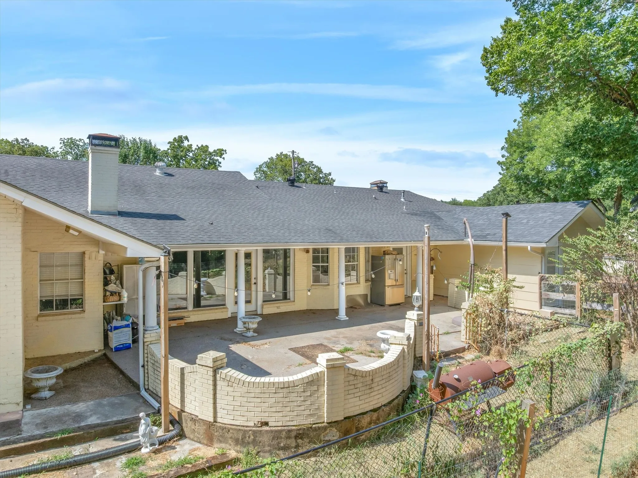 Single Family Residence For Sale in Van Zandt County , 522 W High Street, Grand Saline, Texas 75140, 4 Bedroom, 3 Bathroom, 2 Garage spaces, 3,552 Sqft, built in 1973, mls#21353857, Real Estate Agent in Grand Saline, Homes For Sale in Van Zandt county, Homes For Sale in Grand Saline, Realtor in Grand Saline Texas, Real Estate Brokerage Independent Realty Texas, Luminita Cordes Realtor
