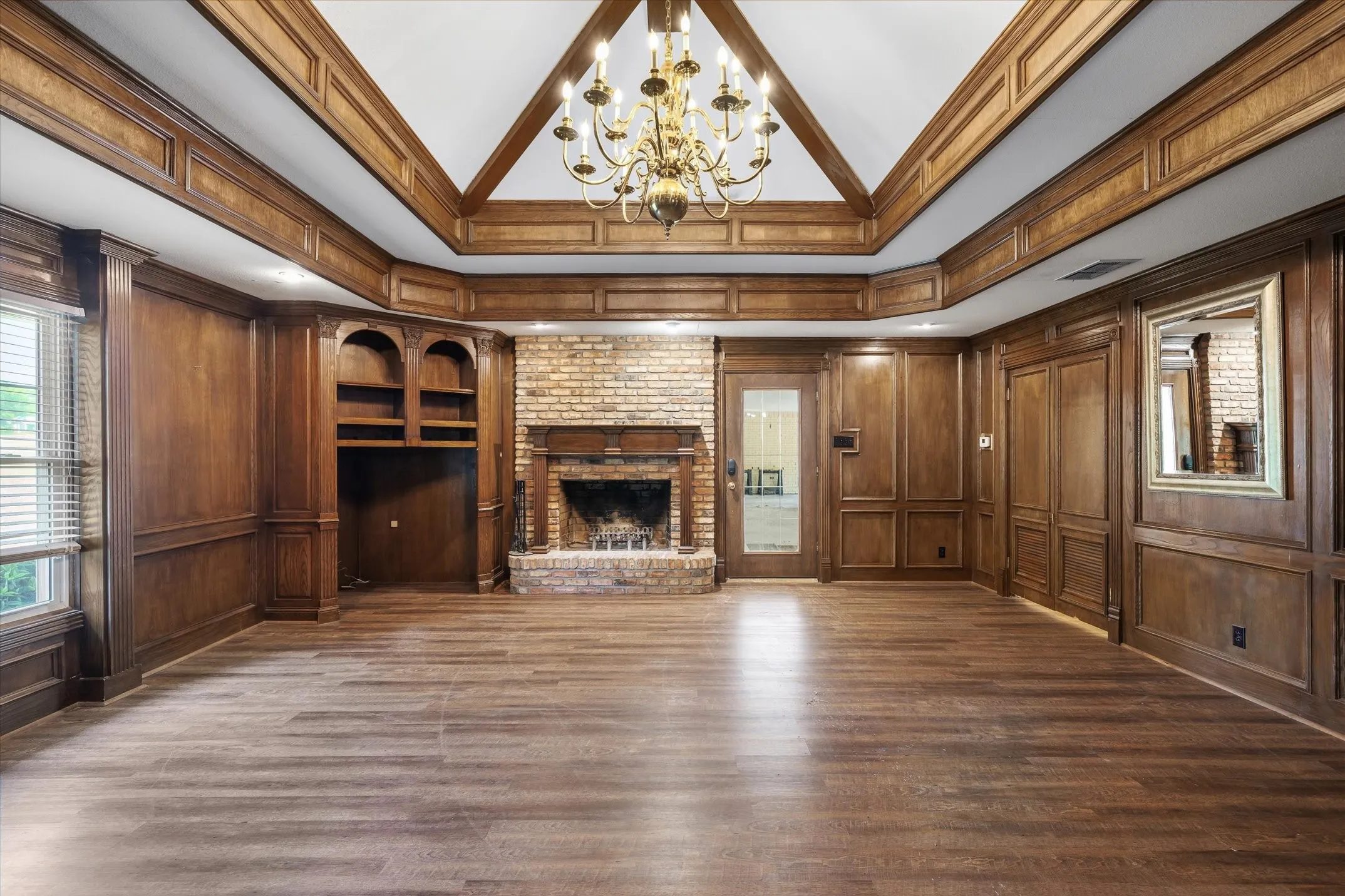 Single Family Residence For Sale in Van Zandt County , 522 W High Street, Grand Saline, Texas 75140, 4 Bedroom, 3 Bathroom, 2 Garage spaces, 3,552 Sqft, built in 1973, mls#21353857, Real Estate Agent in Grand Saline, Homes For Sale in Van Zandt county, Homes For Sale in Grand Saline, Realtor in Grand Saline Texas, Real Estate Brokerage Independent Realty Texas, Luminita Cordes Realtor