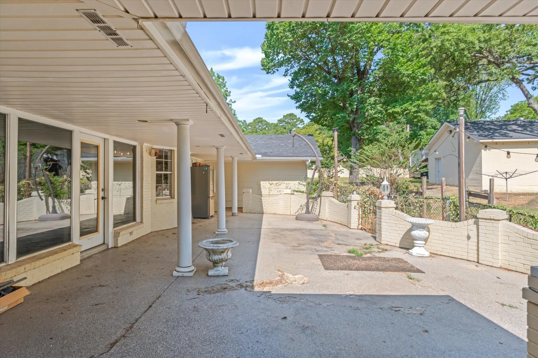 Single Family Residence For Sale in Van Zandt County , 522 W High Street, Grand Saline, Texas 75140, 4 Bedroom, 3 Bathroom, 2 Garage spaces, 3,552 Sqft, built in 1973, mls#21353857, Real Estate Agent in Grand Saline, Homes For Sale in Van Zandt county, Homes For Sale in Grand Saline, Realtor in Grand Saline Texas, Real Estate Brokerage Independent Realty Texas, Luminita Cordes Realtor