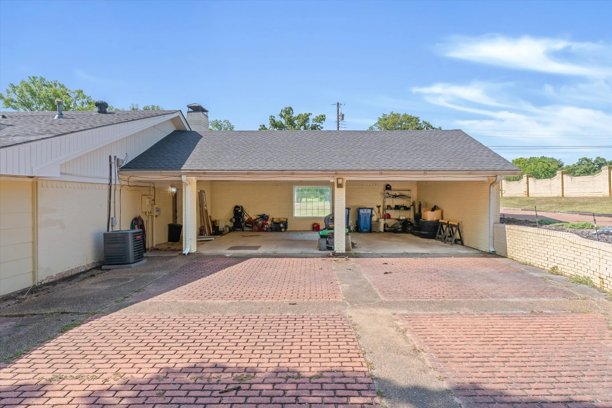 Single Family Residence For Sale in Van Zandt County , 522 W High Street, Grand Saline, Texas 75140, 4 Bedroom, 3 Bathroom, 2 Garage spaces, 3,552 Sqft, built in 1973, mls#21353857, Real Estate Agent in Grand Saline, Homes For Sale in Van Zandt county, Homes For Sale in Grand Saline, Realtor in Grand Saline Texas, Real Estate Brokerage Independent Realty Texas, Luminita Cordes Realtor