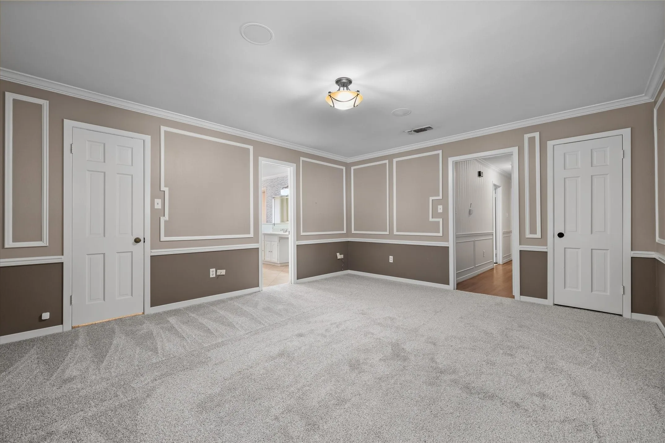 Single Family Residence For Sale in Van Zandt County , 522 W High Street, Grand Saline, Texas 75140, 4 Bedroom, 3 Bathroom, 2 Garage spaces, 3,552 Sqft, built in 1973, mls#21353857, Real Estate Agent in Grand Saline, Homes For Sale in Van Zandt county, Homes For Sale in Grand Saline, Realtor in Grand Saline Texas, Real Estate Brokerage Independent Realty Texas, Luminita Cordes Realtor