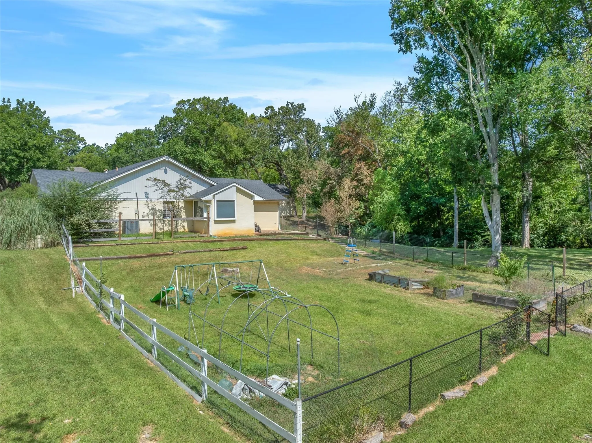 Single Family Residence For Sale in Van Zandt County , 522 W High Street, Grand Saline, Texas 75140, 4 Bedroom, 3 Bathroom, 2 Garage spaces, 3,552 Sqft, built in 1973, mls#21353857, Real Estate Agent in Grand Saline, Homes For Sale in Van Zandt county, Homes For Sale in Grand Saline, Realtor in Grand Saline Texas, Real Estate Brokerage Independent Realty Texas, Luminita Cordes Realtor