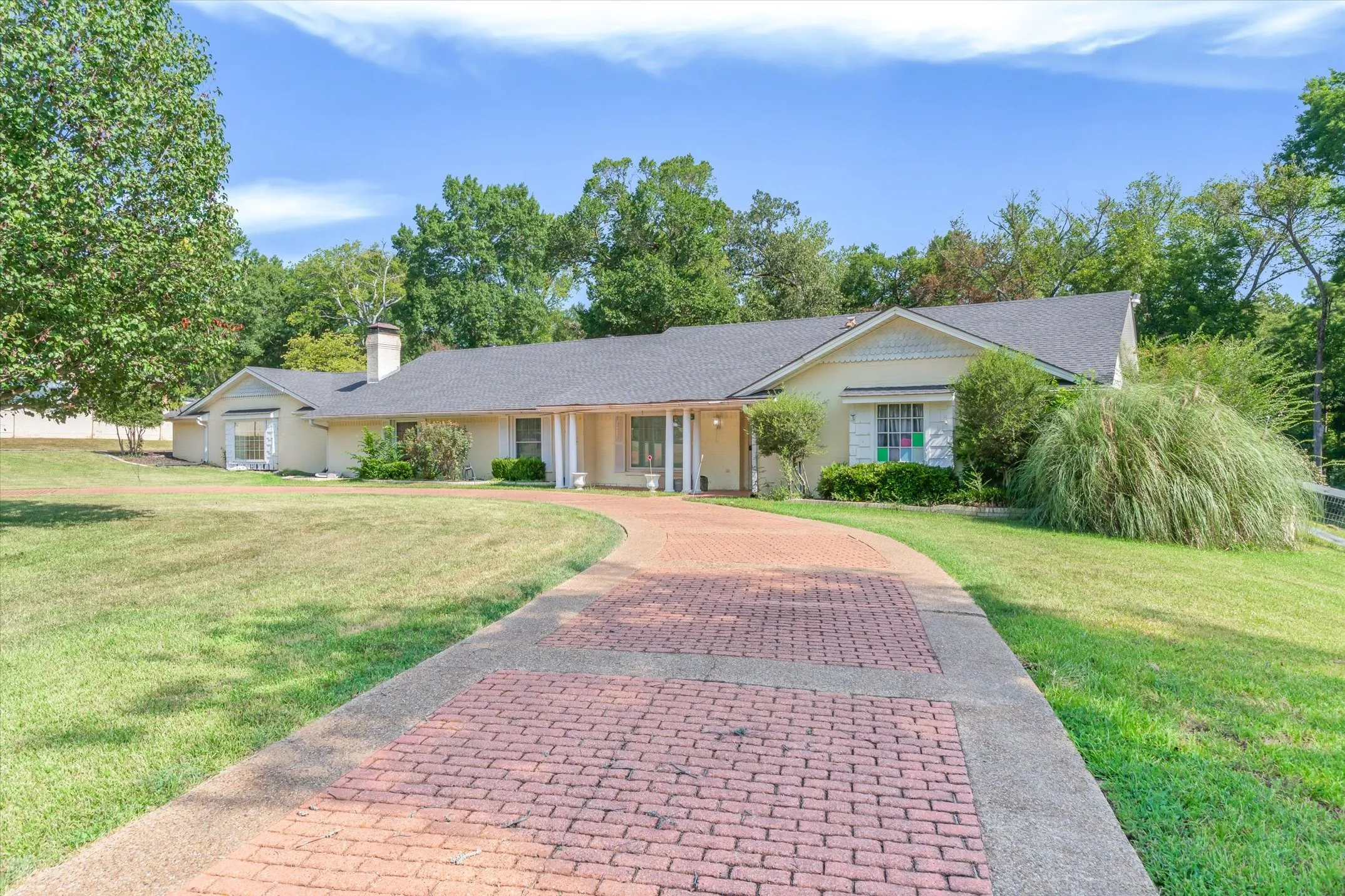 Single Family Residence For Sale in Van Zandt County , 522 W High Street, Grand Saline, Texas 75140, 4 Bedroom, 3 Bathroom, 2 Garage spaces, 3,552 Sqft, built in 1973, mls#21353857, Real Estate Agent in Grand Saline, Homes For Sale in Van Zandt county, Homes For Sale in Grand Saline, Realtor in Grand Saline Texas, Real Estate Brokerage Independent Realty Texas, Luminita Cordes Realtor