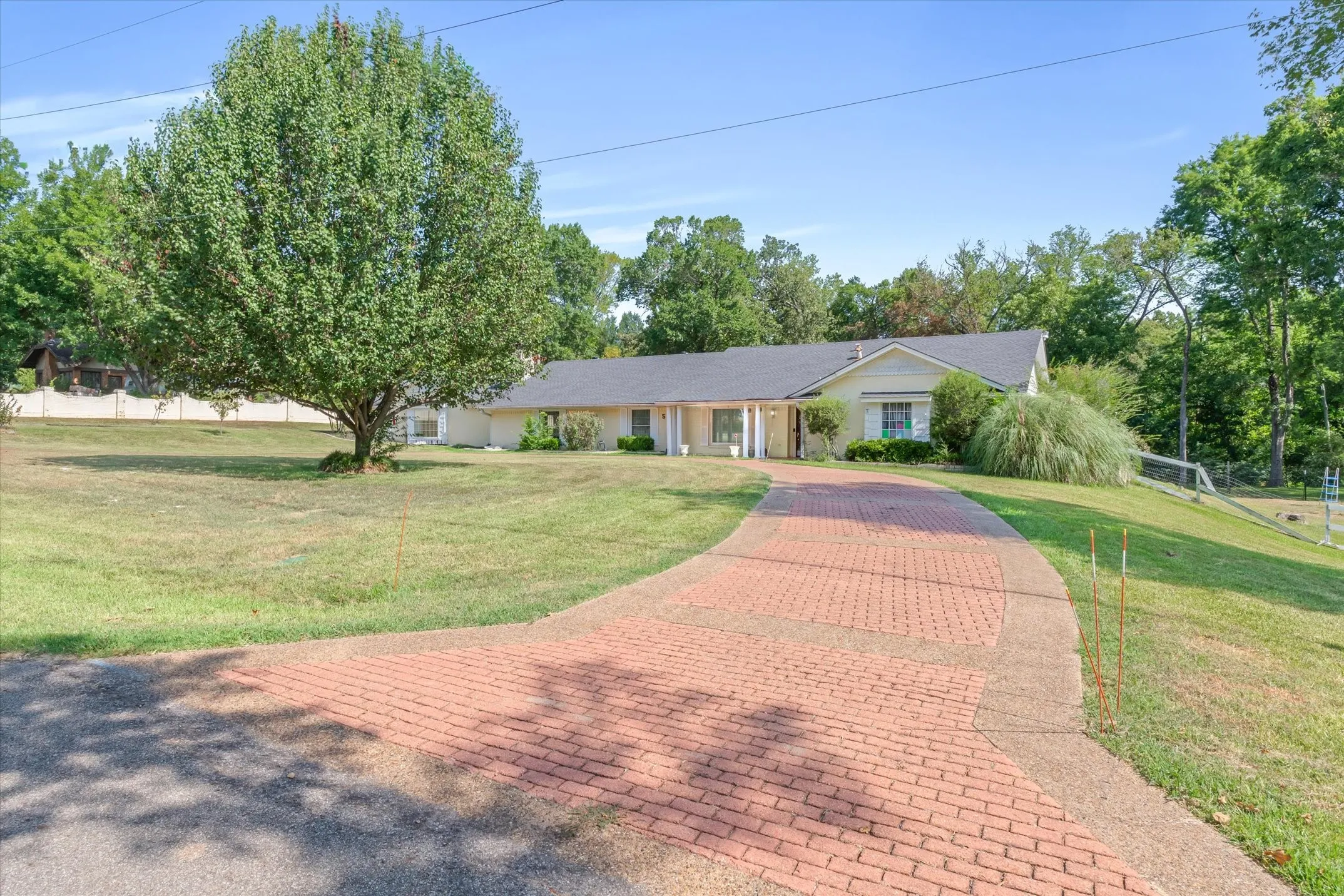 Single Family Residence For Sale in Van Zandt County , 522 W High Street, Grand Saline, Texas 75140, 4 Bedroom, 3 Bathroom, 2 Garage spaces, 3,552 Sqft, built in 1973, mls#21353857, Real Estate Agent in Grand Saline, Homes For Sale in Van Zandt county, Homes For Sale in Grand Saline, Realtor in Grand Saline Texas, Real Estate Brokerage Independent Realty Texas, Luminita Cordes Realtor