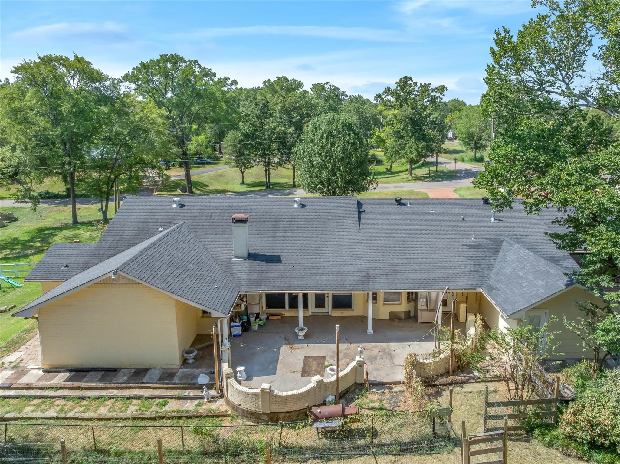Single Family Residence For Sale in Van Zandt County , 522 W High Street, Grand Saline, Texas 75140, 4 Bedroom, 3 Bathroom, 2 Garage spaces, 3,552 Sqft, built in 1973, mls#21353857, Real Estate Agent in Grand Saline, Homes For Sale in Van Zandt county, Homes For Sale in Grand Saline, Realtor in Grand Saline Texas, Real Estate Brokerage Independent Realty Texas, Luminita Cordes Realtor