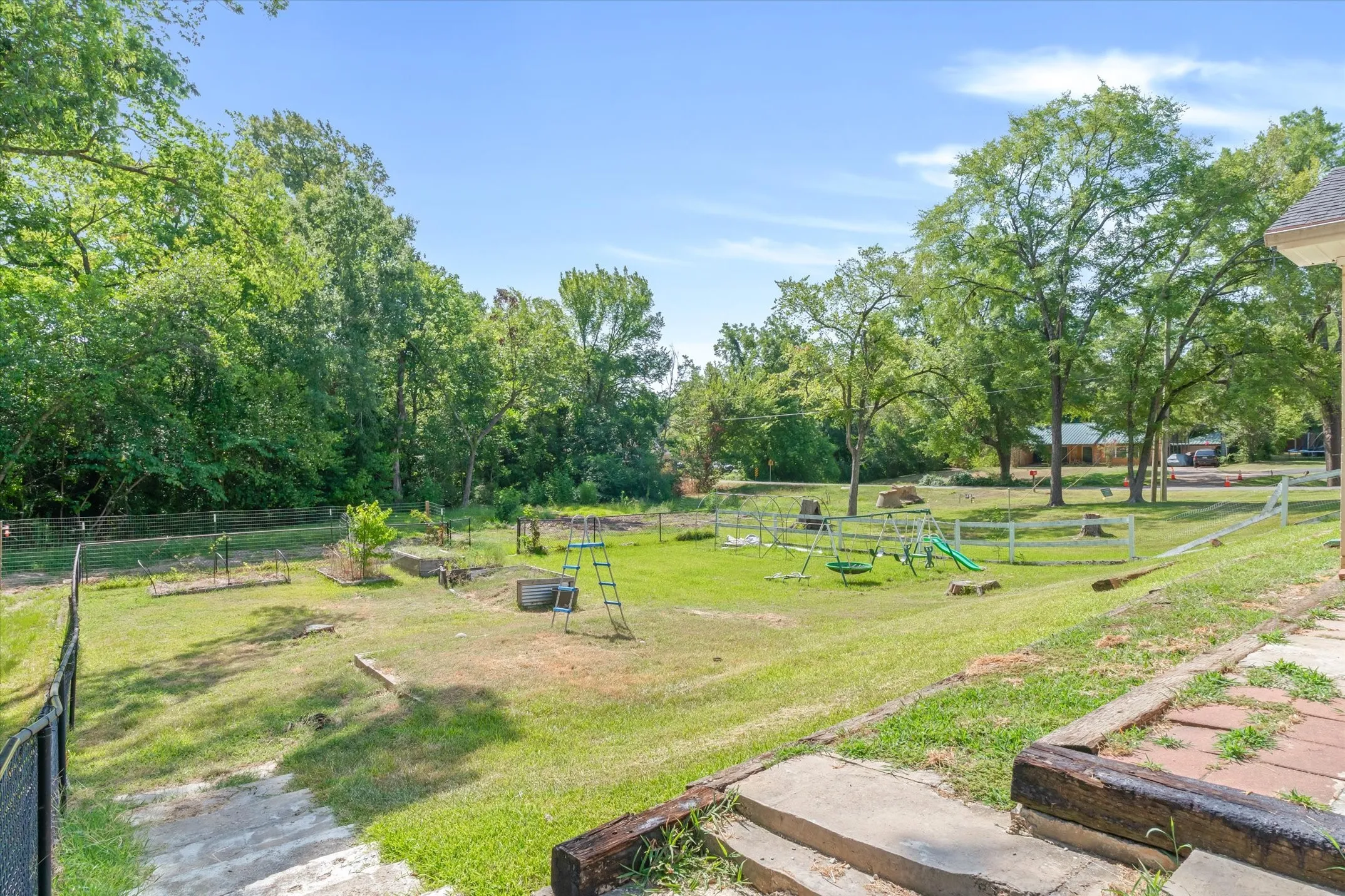 Single Family Residence For Sale in Van Zandt County , 522 W High Street, Grand Saline, Texas 75140, 4 Bedroom, 3 Bathroom, 2 Garage spaces, 3,552 Sqft, built in 1973, mls#21353857, Real Estate Agent in Grand Saline, Homes For Sale in Van Zandt county, Homes For Sale in Grand Saline, Realtor in Grand Saline Texas, Real Estate Brokerage Independent Realty Texas, Luminita Cordes Realtor