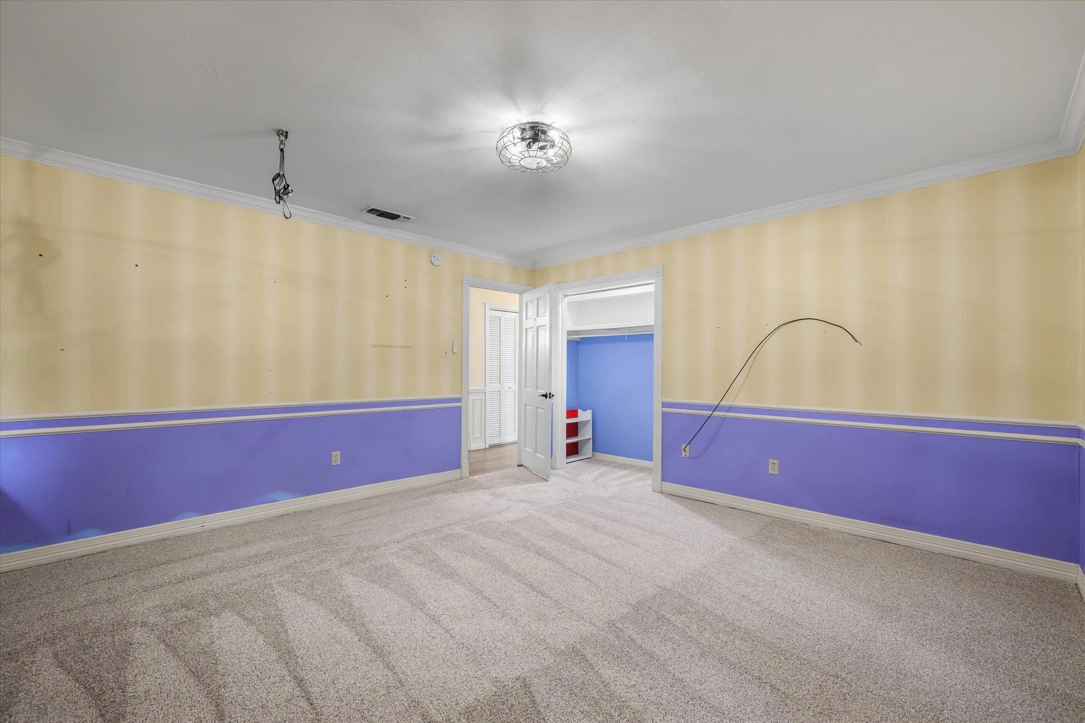 Single Family Residence For Sale in Van Zandt County , 522 W High Street, Grand Saline, Texas 75140, 4 Bedroom, 3 Bathroom, 2 Garage spaces, 3,552 Sqft, built in 1973, mls#21353857, Real Estate Agent in Grand Saline, Homes For Sale in Van Zandt county, Homes For Sale in Grand Saline, Realtor in Grand Saline Texas, Real Estate Brokerage Independent Realty Texas, Luminita Cordes Realtor
