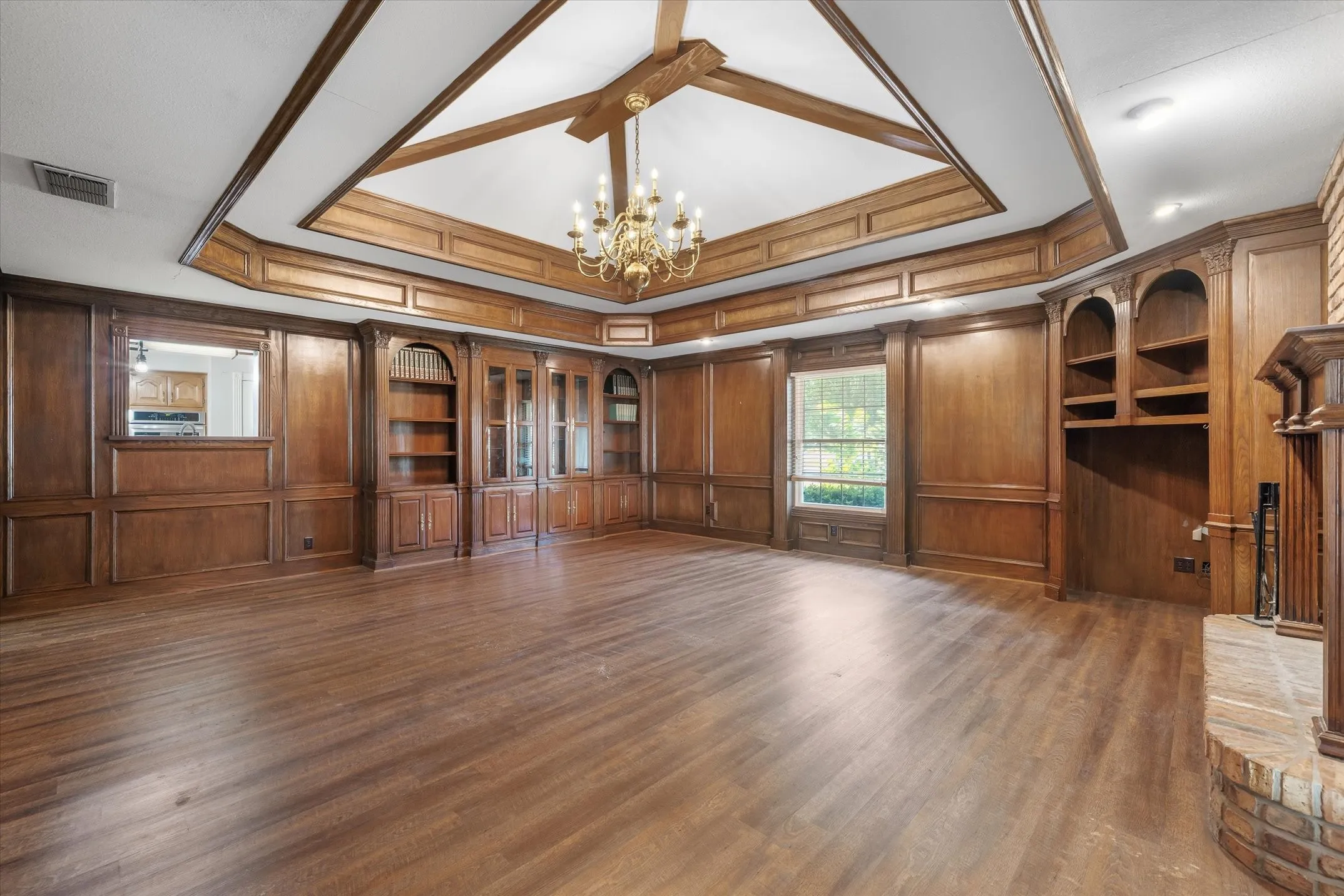Single Family Residence For Sale in Van Zandt County , 522 W High Street, Grand Saline, Texas 75140, 4 Bedroom, 3 Bathroom, 2 Garage spaces, 3,552 Sqft, built in 1973, mls#21353857, Real Estate Agent in Grand Saline, Homes For Sale in Van Zandt county, Homes For Sale in Grand Saline, Realtor in Grand Saline Texas, Real Estate Brokerage Independent Realty Texas, Luminita Cordes Realtor