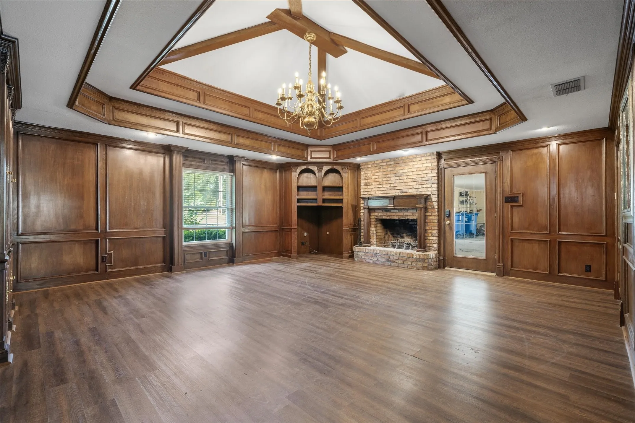 Single Family Residence For Sale in Van Zandt County , 522 W High Street, Grand Saline, Texas 75140, 4 Bedroom, 3 Bathroom, 2 Garage spaces, 3,552 Sqft, built in 1973, mls#21353857, Real Estate Agent in Grand Saline, Homes For Sale in Van Zandt county, Homes For Sale in Grand Saline, Realtor in Grand Saline Texas, Real Estate Brokerage Independent Realty Texas, Luminita Cordes Realtor