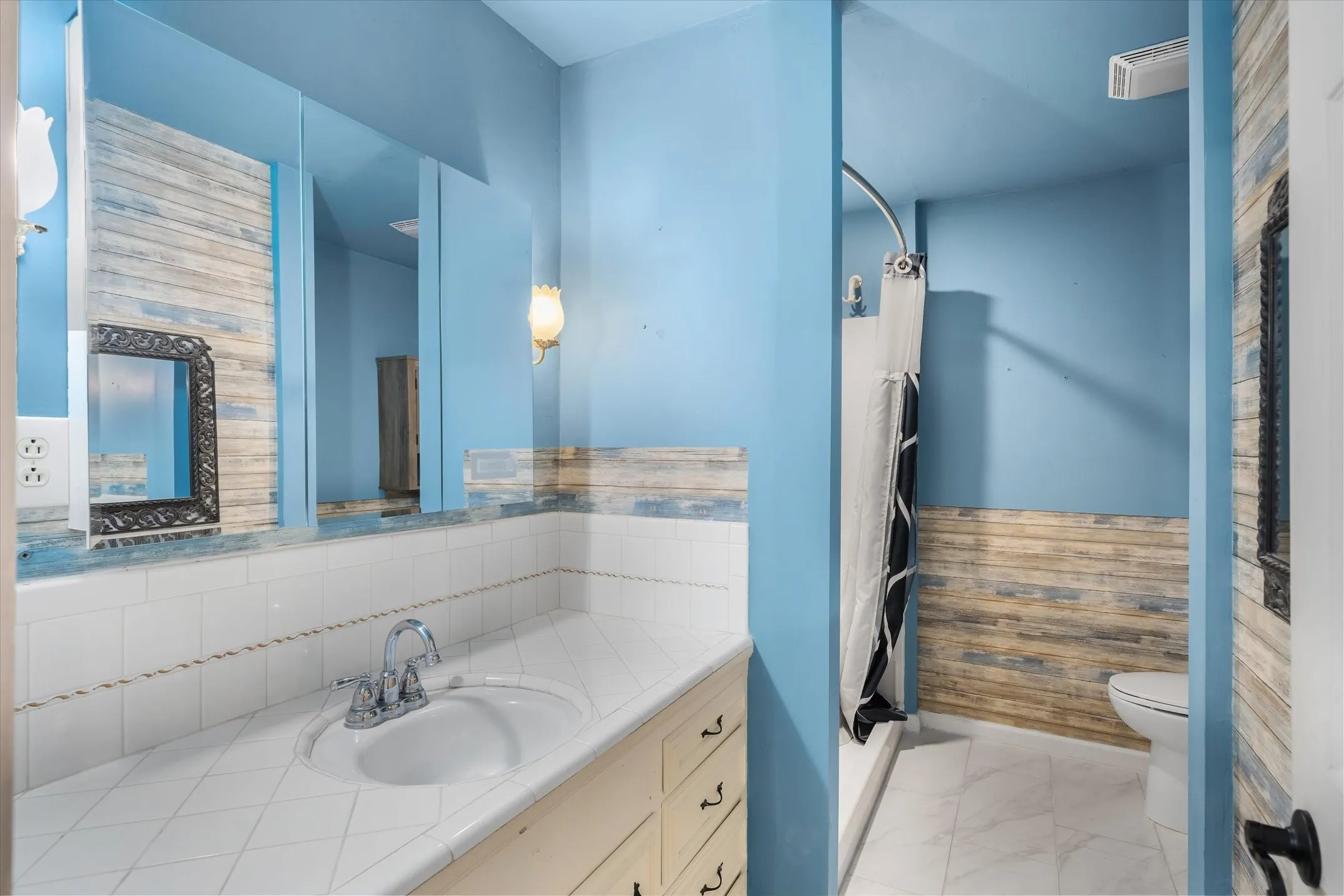 Single Family Residence For Sale in Van Zandt County , 522 W High Street, Grand Saline, Texas 75140, 4 Bedroom, 3 Bathroom, 2 Garage spaces, 3,552 Sqft, built in 1973, mls#21353857, Real Estate Agent in Grand Saline, Homes For Sale in Van Zandt county, Homes For Sale in Grand Saline, Realtor in Grand Saline Texas, Real Estate Brokerage Independent Realty Texas, Luminita Cordes Realtor