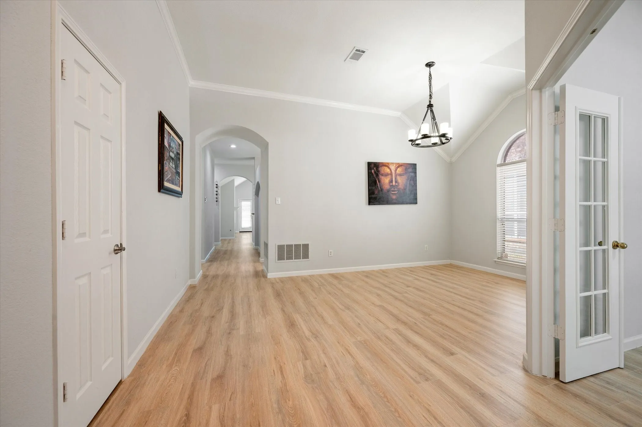 Single Family Residence For Sale in Denton County , 3517 Arbor Creek Lane, Flower Mound, Texas 75022, 3 Bedroom, 2 Bathroom, 2 Garage spaces, 2,153 Sqft, built in 1998, mls#21353902, Real Estate Agent in Flower Mound, Homes For Sale in Denton county, Homes For Sale in Flower Mound, Realtor in Flower Mound Texas, Real Estate Brokerage Independent Realty Texas, Luminita Cordes Realtor