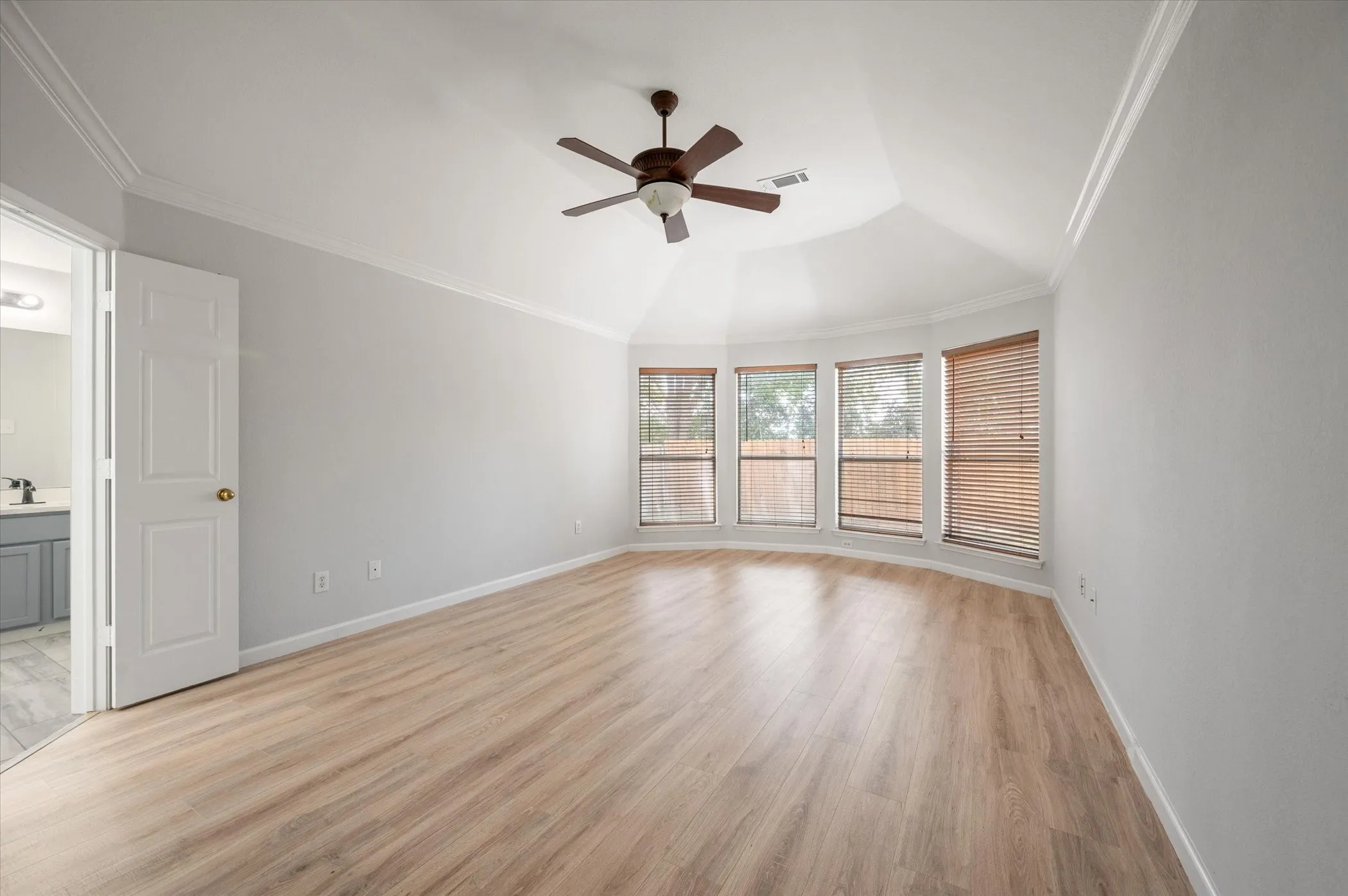 Single Family Residence For Sale in Denton County , 3517 Arbor Creek Lane, Flower Mound, Texas 75022, 3 Bedroom, 2 Bathroom, 2 Garage spaces, 2,153 Sqft, built in 1998, mls#21353902, Real Estate Agent in Flower Mound, Homes For Sale in Denton county, Homes For Sale in Flower Mound, Realtor in Flower Mound Texas, Real Estate Brokerage Independent Realty Texas, Luminita Cordes Realtor