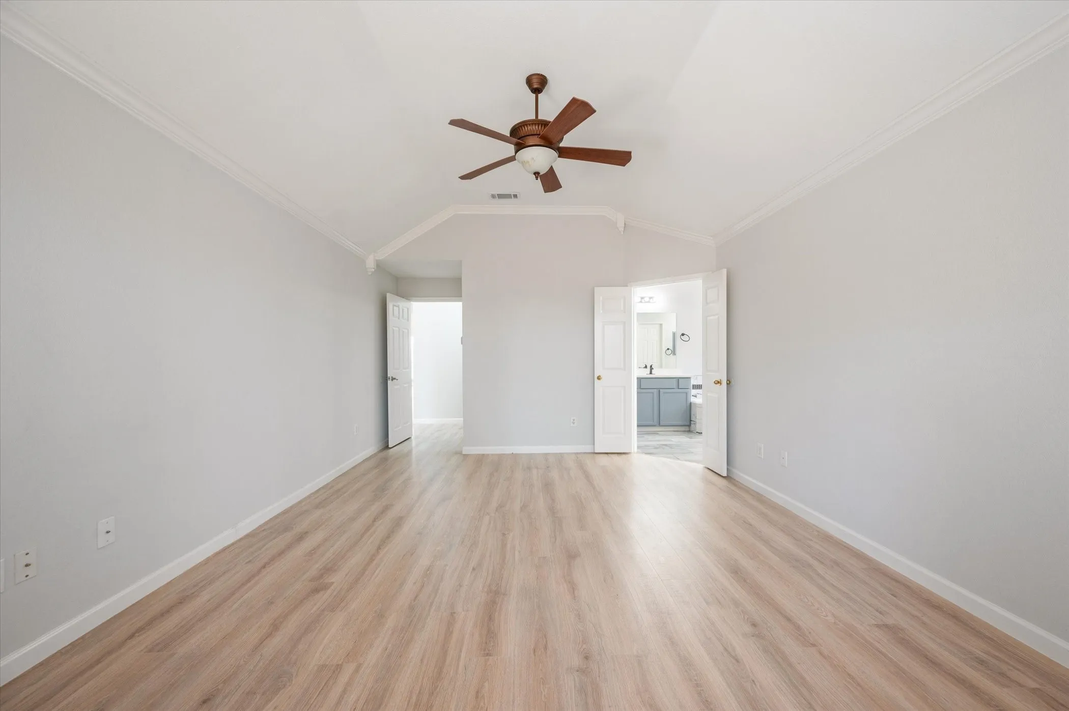 Single Family Residence For Sale in Denton County , 3517 Arbor Creek Lane, Flower Mound, Texas 75022, 3 Bedroom, 2 Bathroom, 2 Garage spaces, 2,153 Sqft, built in 1998, mls#21353902, Real Estate Agent in Flower Mound, Homes For Sale in Denton county, Homes For Sale in Flower Mound, Realtor in Flower Mound Texas, Real Estate Brokerage Independent Realty Texas, Luminita Cordes Realtor