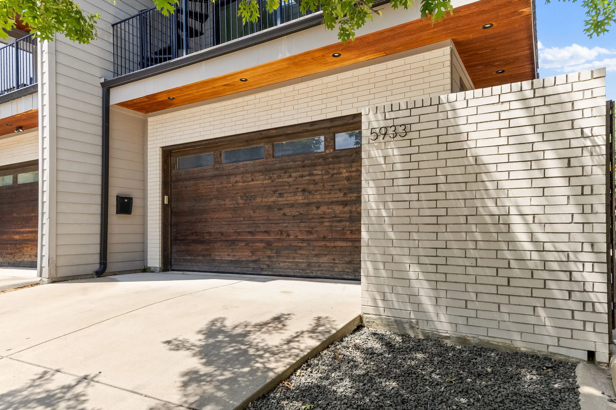 Single Family Residence For Sale in Dallas County , 5933 Oram Street, Dallas, Texas 75206, 4 Bedroom, 4 Bathroom, 2 Garage spaces, 3,259 Sqft, built in 2016, mls#21351487, Real Estate Agent in Dallas, Homes For Sale in Dallas county, Homes For Sale in Dallas, Realtor in Dallas Texas, Real Estate Brokerage Independent Realty Texas, Luminita Cordes Realtor