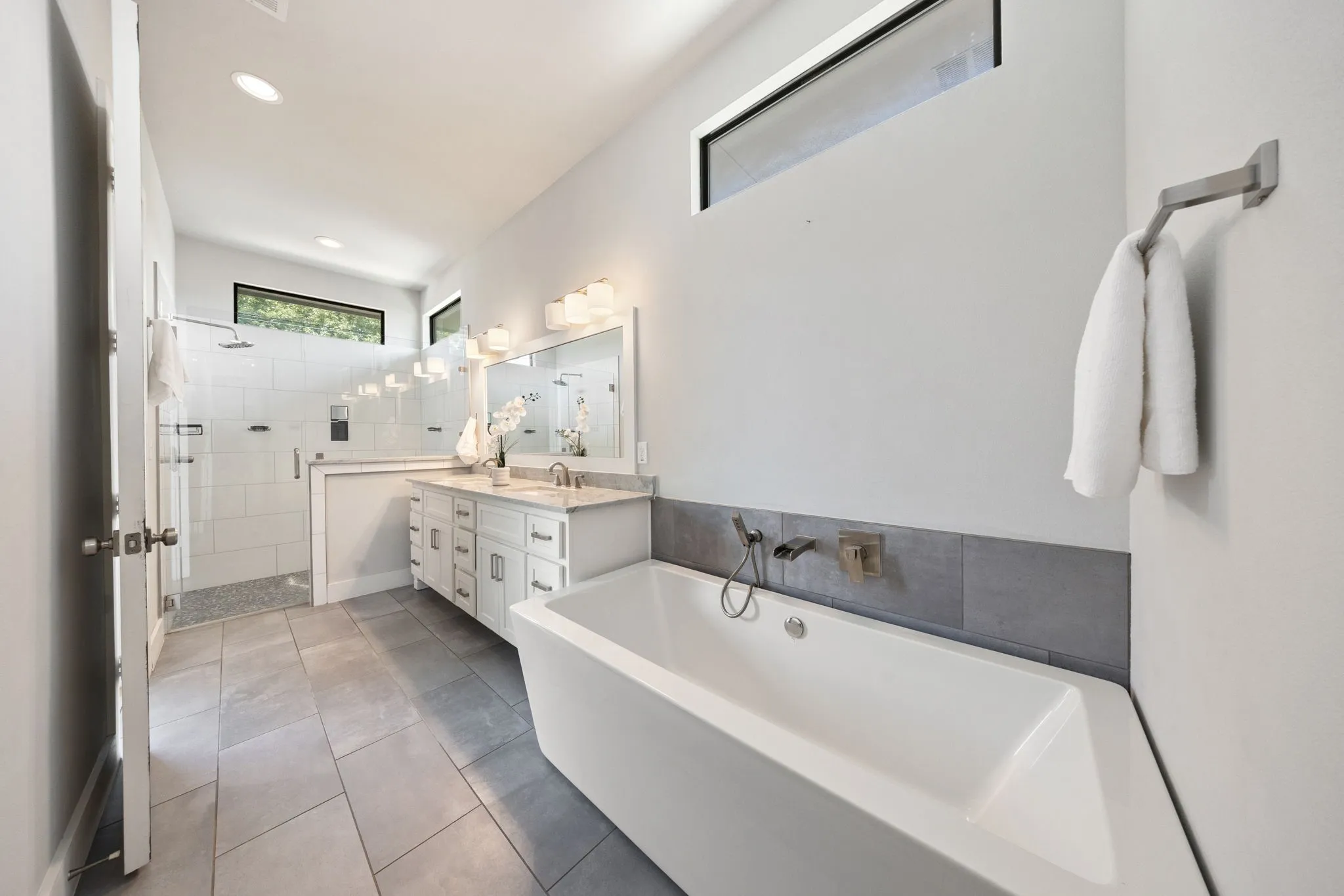 Single Family Residence For Sale in Dallas County , 5933 Oram Street, Dallas, Texas 75206, 4 Bedroom, 4 Bathroom, 2 Garage spaces, 3,259 Sqft, built in 2016, mls#21351487, Real Estate Agent in Dallas, Homes For Sale in Dallas county, Homes For Sale in Dallas, Realtor in Dallas Texas, Real Estate Brokerage Independent Realty Texas, Luminita Cordes Realtor