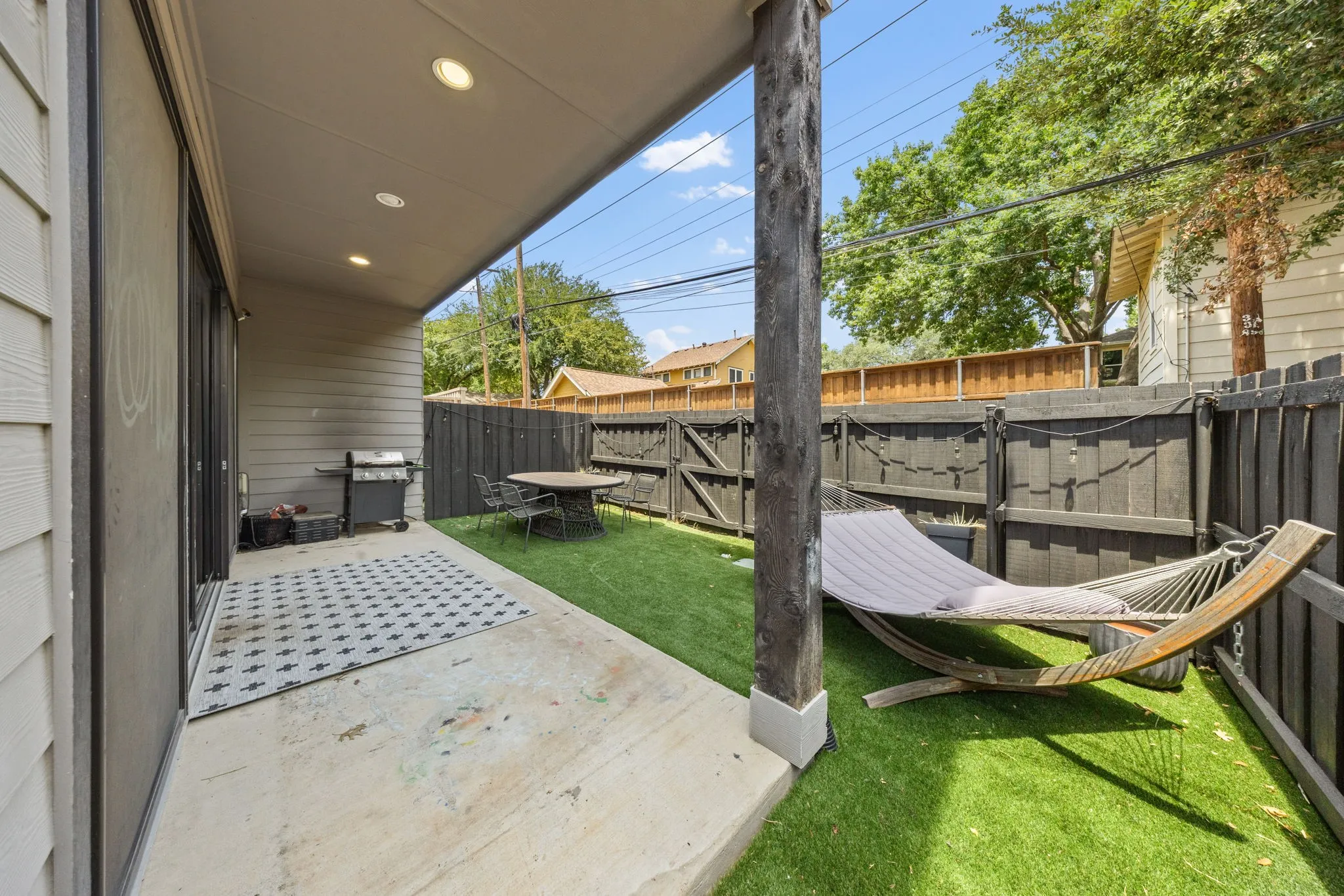 Single Family Residence For Sale in Dallas County , 5933 Oram Street, Dallas, Texas 75206, 4 Bedroom, 4 Bathroom, 2 Garage spaces, 3,259 Sqft, built in 2016, mls#21351487, Real Estate Agent in Dallas, Homes For Sale in Dallas county, Homes For Sale in Dallas, Realtor in Dallas Texas, Real Estate Brokerage Independent Realty Texas, Luminita Cordes Realtor