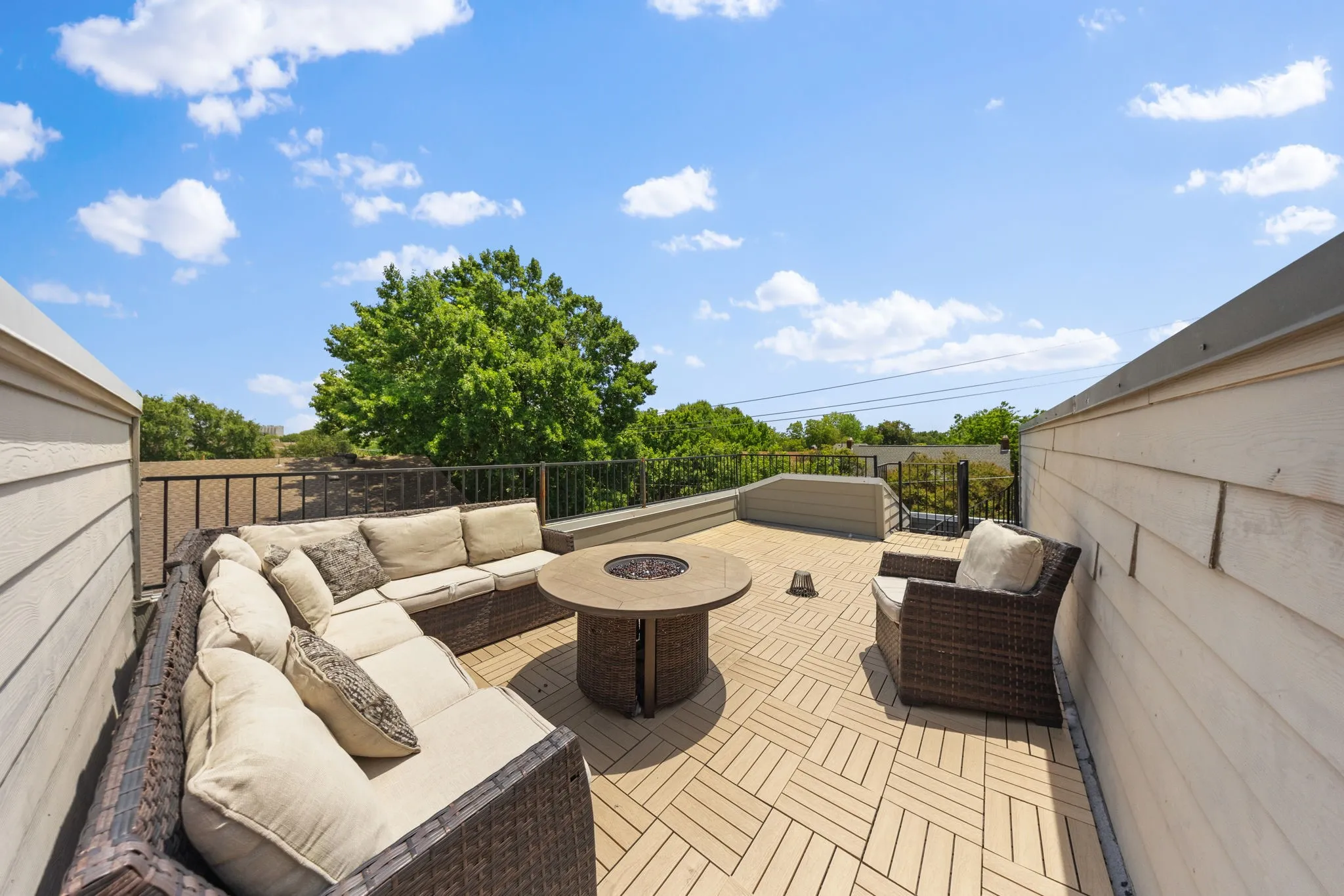 Single Family Residence For Sale in Dallas County , 5933 Oram Street, Dallas, Texas 75206, 4 Bedroom, 4 Bathroom, 2 Garage spaces, 3,259 Sqft, built in 2016, mls#21351487, Real Estate Agent in Dallas, Homes For Sale in Dallas county, Homes For Sale in Dallas, Realtor in Dallas Texas, Real Estate Brokerage Independent Realty Texas, Luminita Cordes Realtor