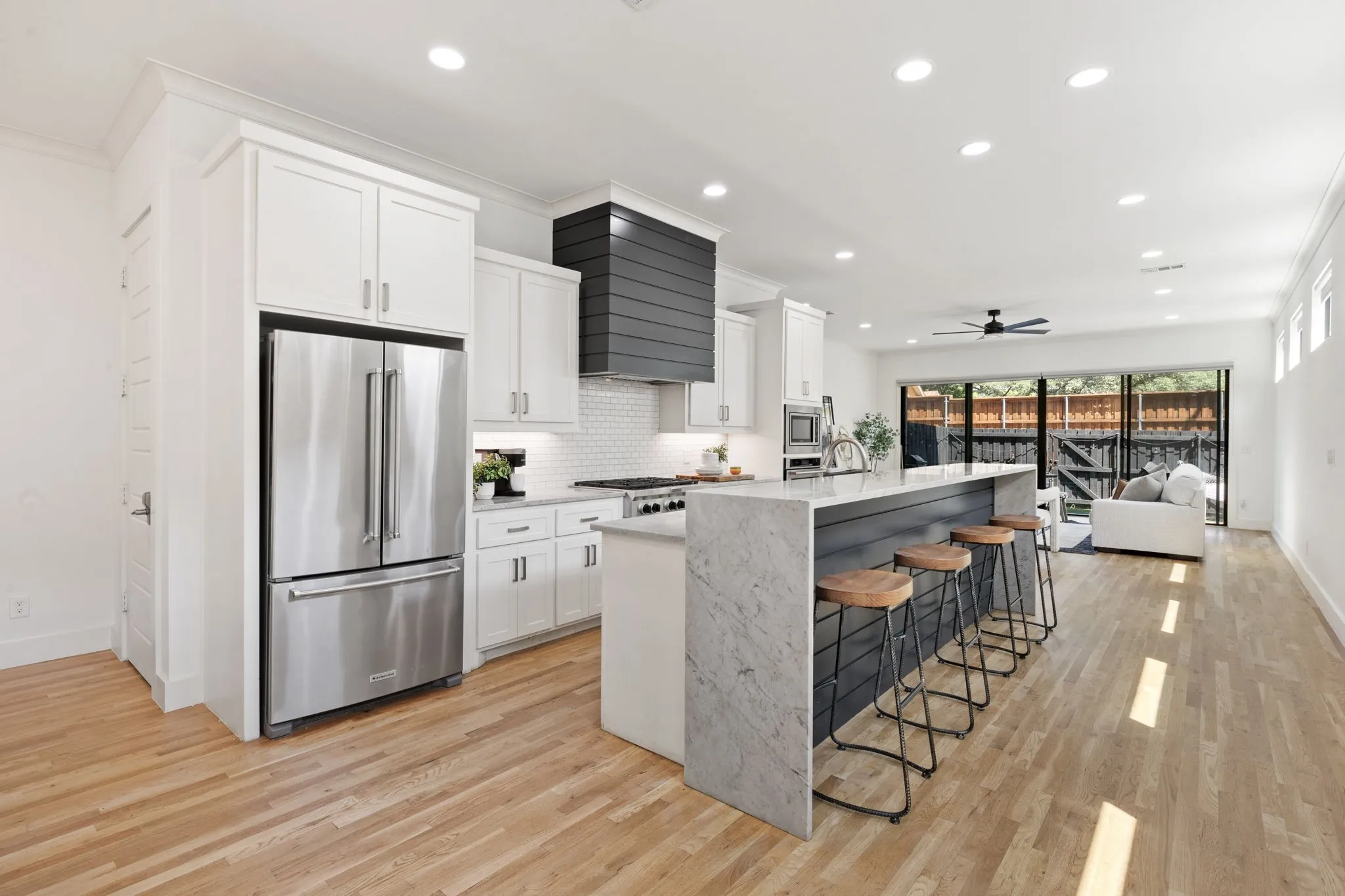 Single Family Residence For Sale in Dallas County , 5933 Oram Street, Dallas, Texas 75206, 4 Bedroom, 4 Bathroom, 2 Garage spaces, 3,259 Sqft, built in 2016, mls#21351487, Real Estate Agent in Dallas, Homes For Sale in Dallas county, Homes For Sale in Dallas, Realtor in Dallas Texas, Real Estate Brokerage Independent Realty Texas, Luminita Cordes Realtor