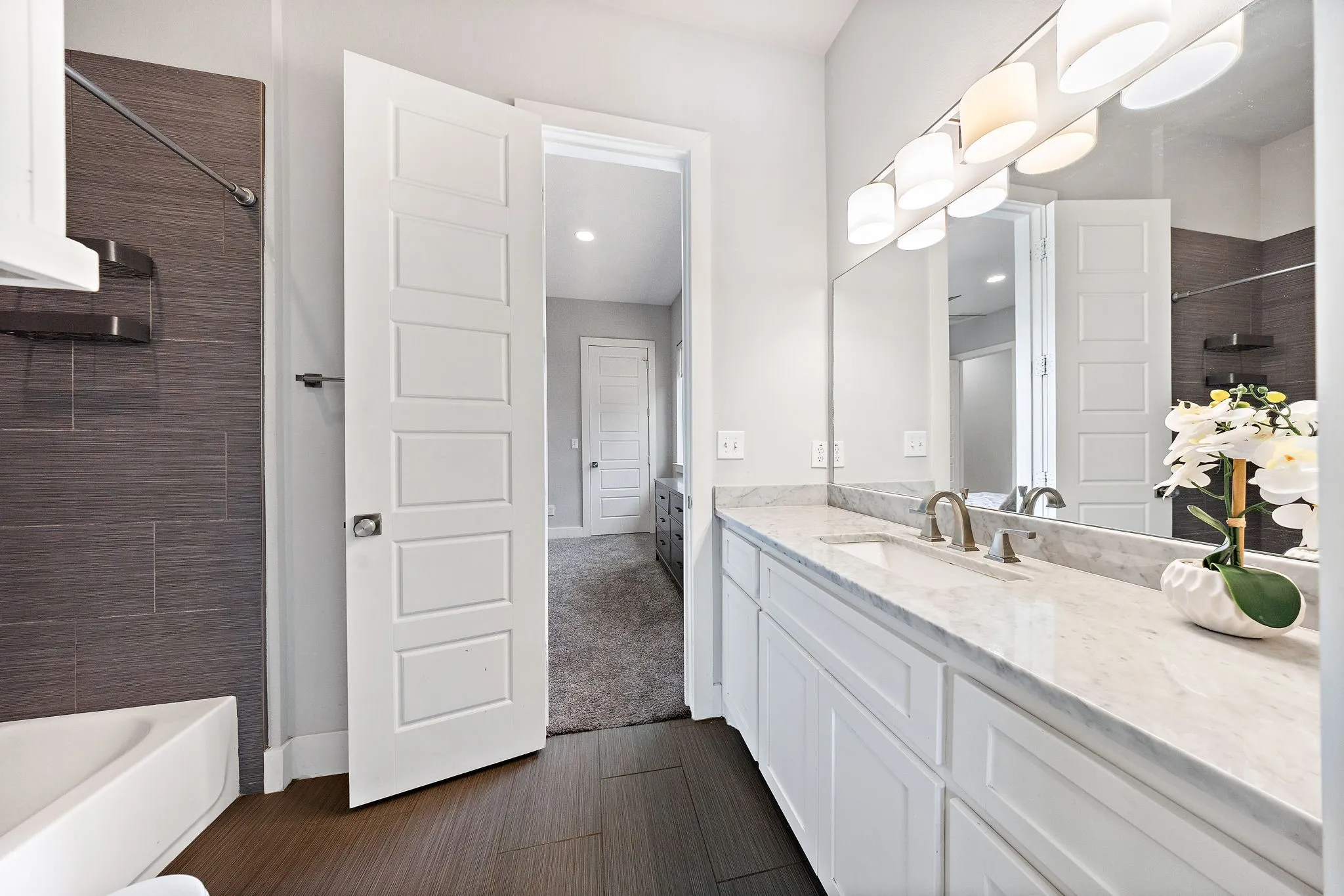 Single Family Residence For Sale in Dallas County , 5933 Oram Street, Dallas, Texas 75206, 4 Bedroom, 4 Bathroom, 2 Garage spaces, 3,259 Sqft, built in 2016, mls#21351487, Real Estate Agent in Dallas, Homes For Sale in Dallas county, Homes For Sale in Dallas, Realtor in Dallas Texas, Real Estate Brokerage Independent Realty Texas, Luminita Cordes Realtor