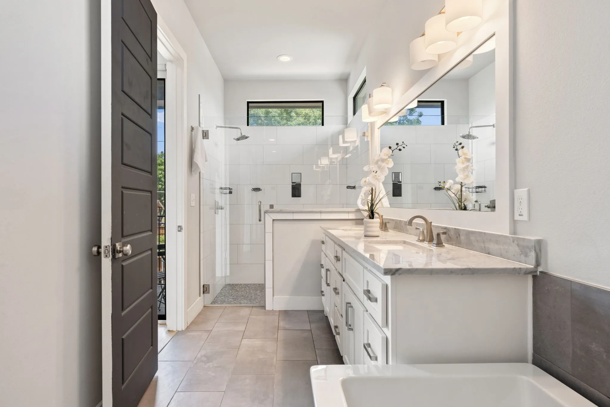 Single Family Residence For Sale in Dallas County , 5933 Oram Street, Dallas, Texas 75206, 4 Bedroom, 4 Bathroom, 2 Garage spaces, 3,259 Sqft, built in 2016, mls#21351487, Real Estate Agent in Dallas, Homes For Sale in Dallas county, Homes For Sale in Dallas, Realtor in Dallas Texas, Real Estate Brokerage Independent Realty Texas, Luminita Cordes Realtor