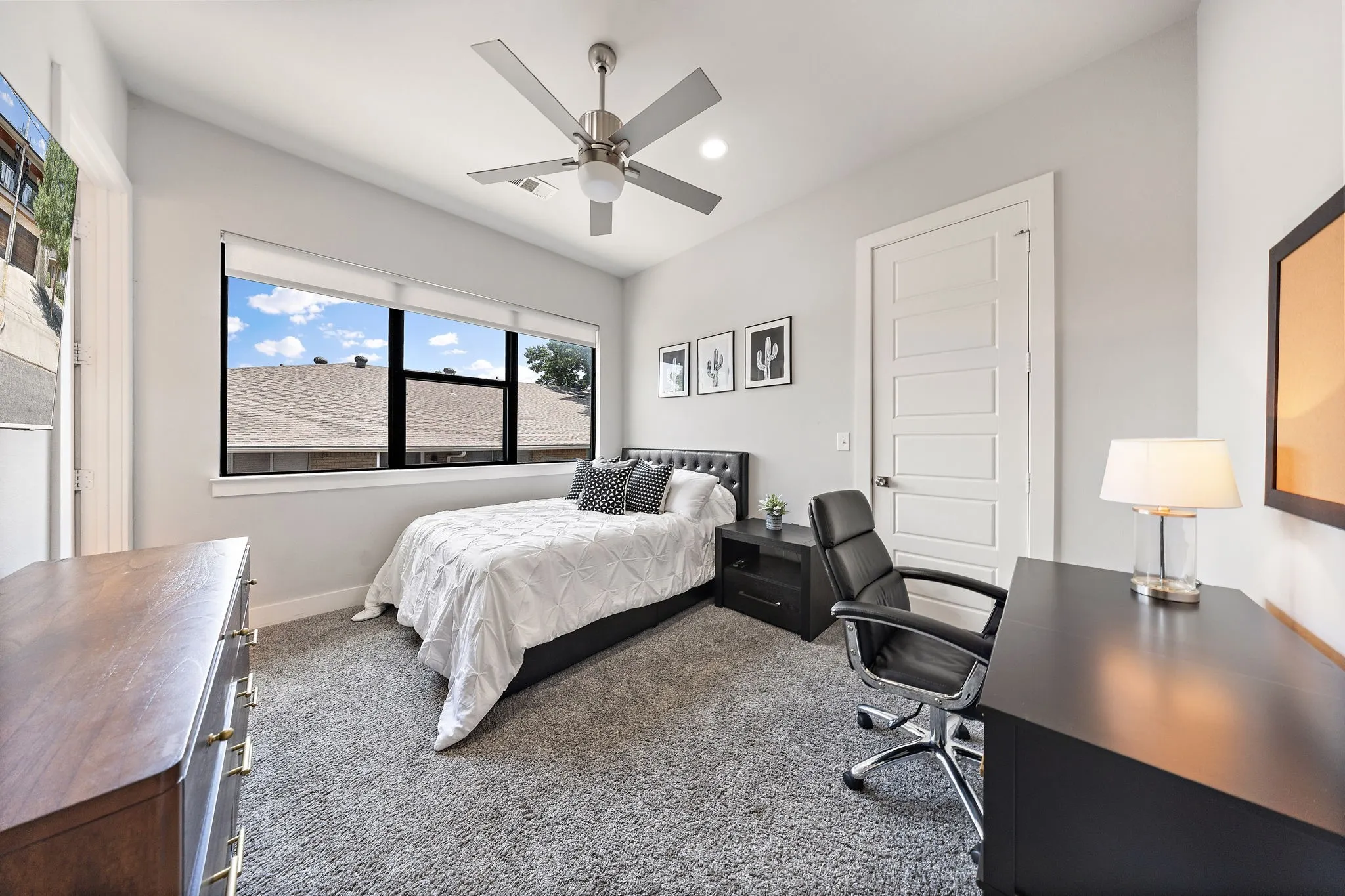 Single Family Residence For Sale in Dallas County , 5933 Oram Street, Dallas, Texas 75206, 4 Bedroom, 4 Bathroom, 2 Garage spaces, 3,259 Sqft, built in 2016, mls#21351487, Real Estate Agent in Dallas, Homes For Sale in Dallas county, Homes For Sale in Dallas, Realtor in Dallas Texas, Real Estate Brokerage Independent Realty Texas, Luminita Cordes Realtor