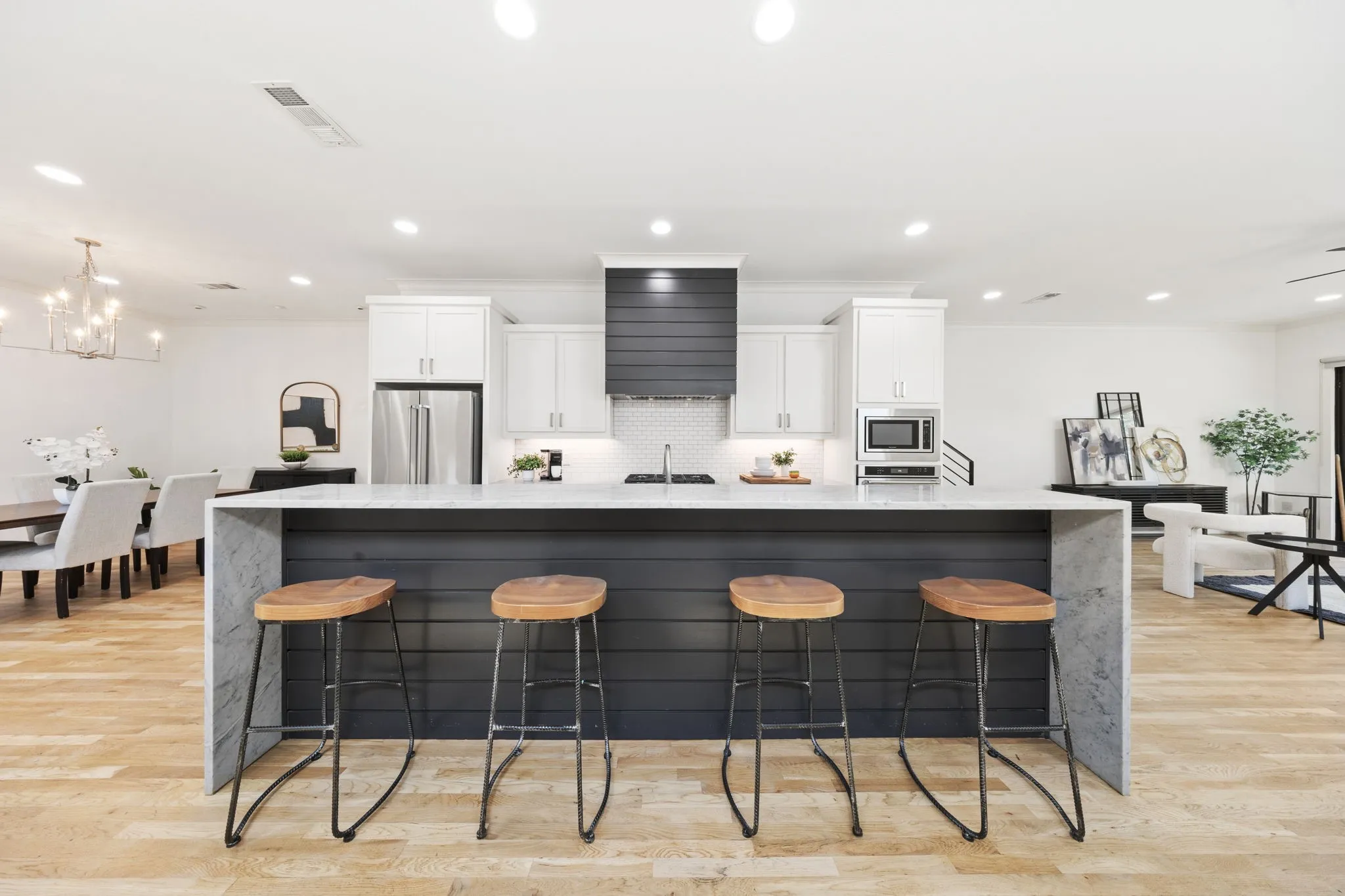 Single Family Residence For Sale in Dallas County , 5933 Oram Street, Dallas, Texas 75206, 4 Bedroom, 4 Bathroom, 2 Garage spaces, 3,259 Sqft, built in 2016, mls#21351487, Real Estate Agent in Dallas, Homes For Sale in Dallas county, Homes For Sale in Dallas, Realtor in Dallas Texas, Real Estate Brokerage Independent Realty Texas, Luminita Cordes Realtor