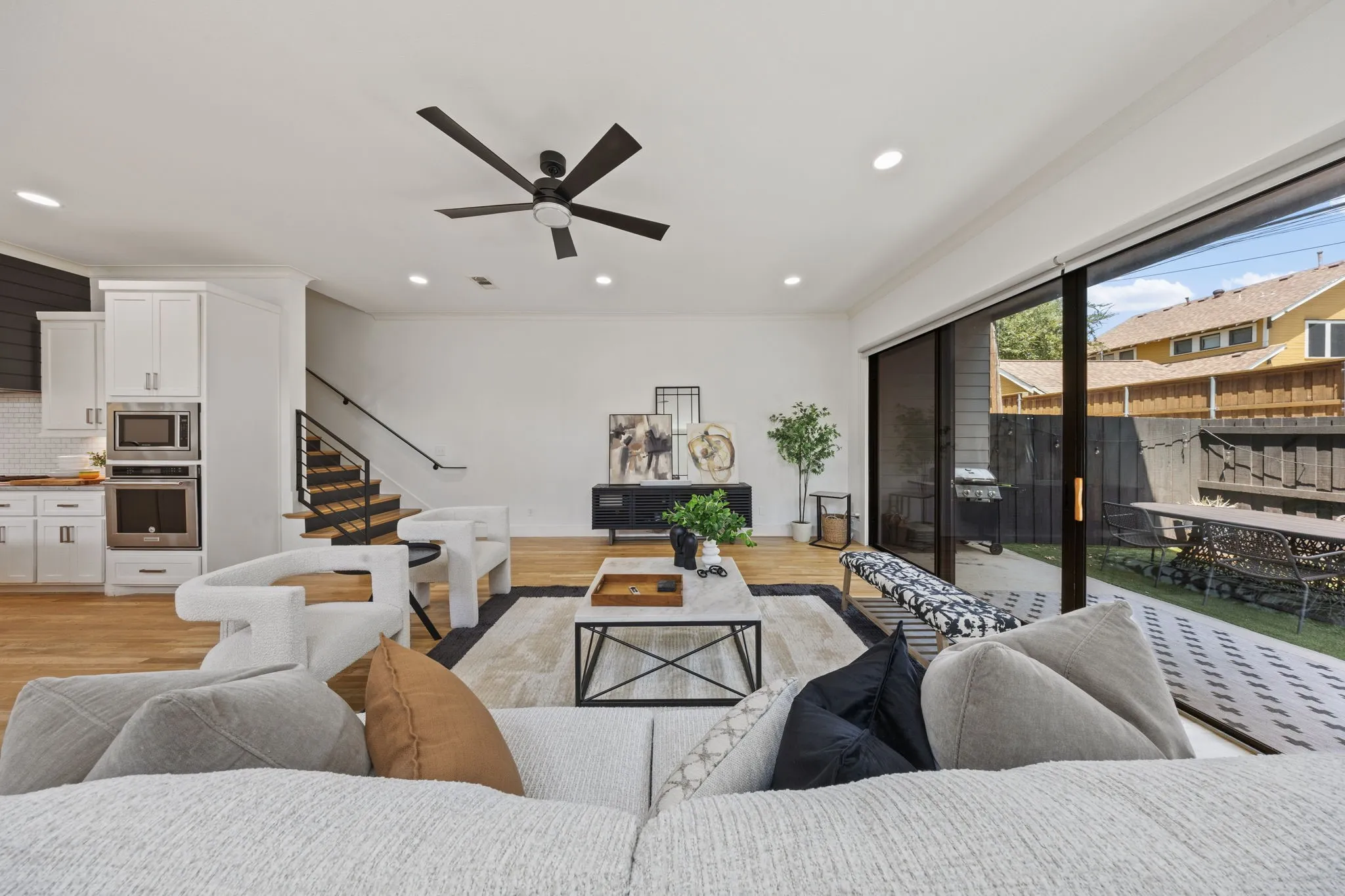 Single Family Residence For Sale in Dallas County , 5933 Oram Street, Dallas, Texas 75206, 4 Bedroom, 4 Bathroom, 2 Garage spaces, 3,259 Sqft, built in 2016, mls#21351487, Real Estate Agent in Dallas, Homes For Sale in Dallas county, Homes For Sale in Dallas, Realtor in Dallas Texas, Real Estate Brokerage Independent Realty Texas, Luminita Cordes Realtor