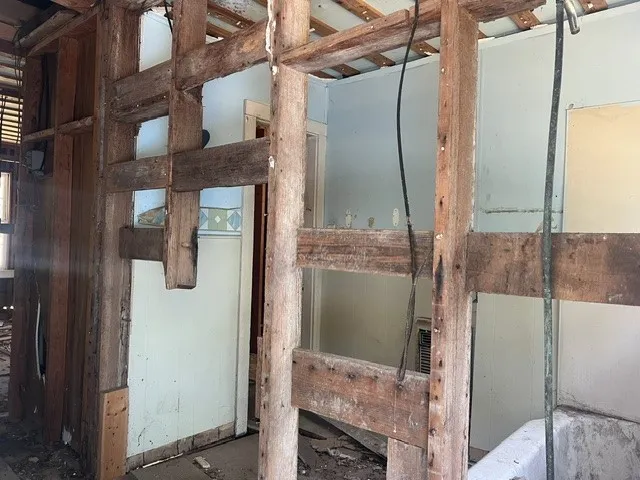Single Family Residence For Sale in Fannin County , 1103 Pine Street, Bonham, Texas 75418, 2 Bedroom, 1 Bathroom, Garage spaces, 676 Sqft, built in 1940, mls#21353603, Real Estate Agent in Bonham, Homes For Sale in Fannin county, Homes For Sale in Bonham, Realtor in Bonham Texas, Real Estate Brokerage Independent Realty Texas, Luminita Cordes Realtor