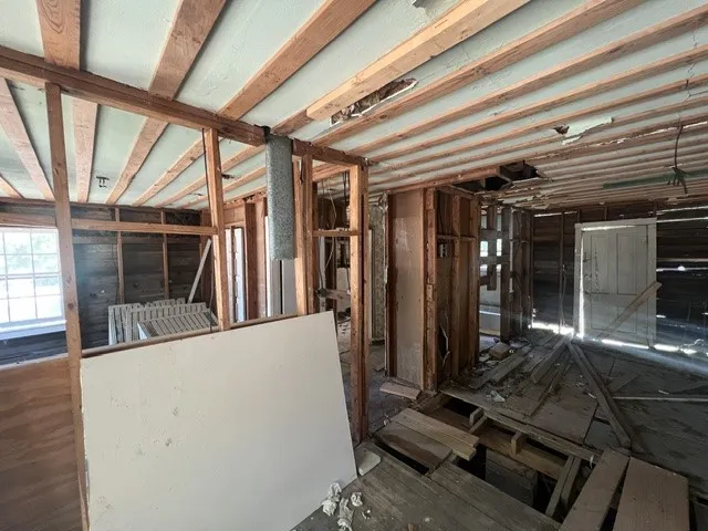 Single Family Residence For Sale in Fannin County , 1103 Pine Street, Bonham, Texas 75418, 2 Bedroom, 1 Bathroom, Garage spaces, 676 Sqft, built in 1940, mls#21353603, Real Estate Agent in Bonham, Homes For Sale in Fannin county, Homes For Sale in Bonham, Realtor in Bonham Texas, Real Estate Brokerage Independent Realty Texas, Luminita Cordes Realtor