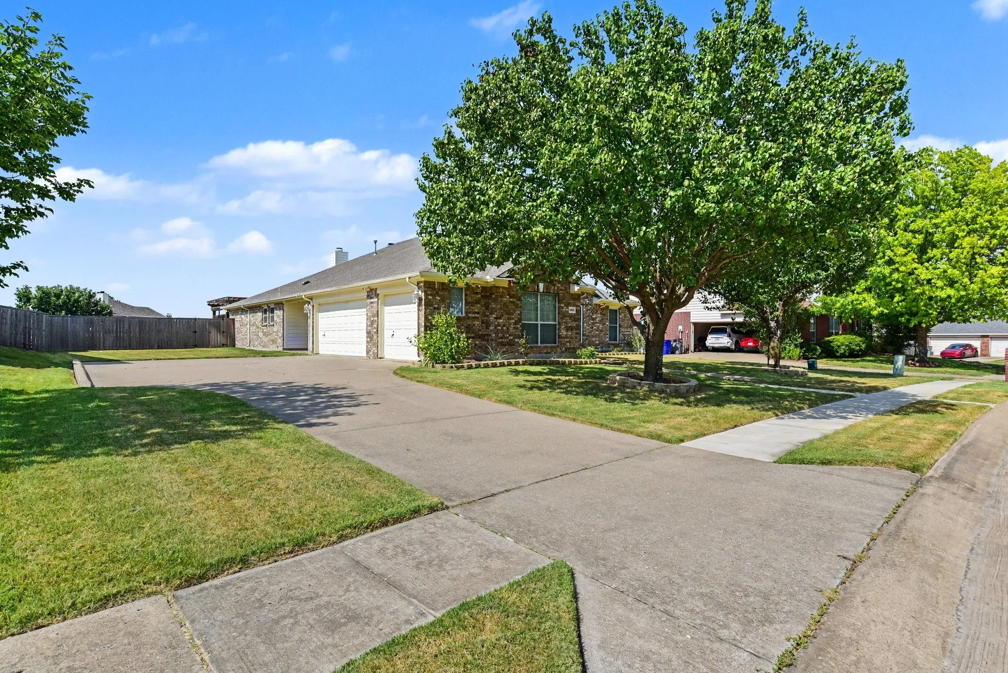 Single Family Residence For Sale in Kaufman County , 1302 Buckingham Drive, Forney, Texas 75126, 4 Bedroom, 2 Bathroom, 2 Garage spaces, 2,674 Sqft, built in 2003, mls#21353617, Real Estate Agent in Forney, Homes For Sale in Kaufman county, Homes For Sale in Forney, Realtor in Forney Texas, Real Estate Brokerage Independent Realty Texas, Luminita Cordes Realtor