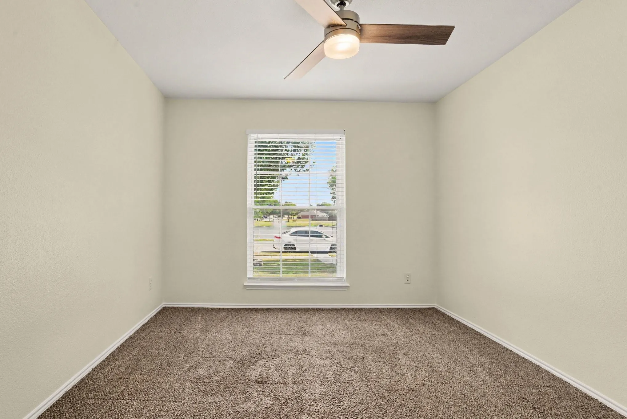 Single Family Residence For Sale in Kaufman County , 1302 Buckingham Drive, Forney, Texas 75126, 4 Bedroom, 2 Bathroom, 2 Garage spaces, 2,674 Sqft, built in 2003, mls#21353617, Real Estate Agent in Forney, Homes For Sale in Kaufman county, Homes For Sale in Forney, Realtor in Forney Texas, Real Estate Brokerage Independent Realty Texas, Luminita Cordes Realtor