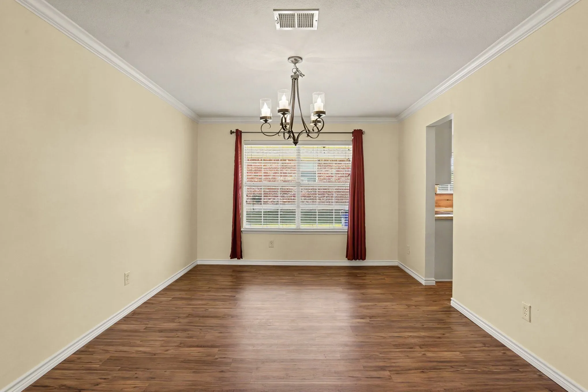 Single Family Residence For Sale in Kaufman County , 1302 Buckingham Drive, Forney, Texas 75126, 4 Bedroom, 2 Bathroom, 2 Garage spaces, 2,674 Sqft, built in 2003, mls#21353617, Real Estate Agent in Forney, Homes For Sale in Kaufman county, Homes For Sale in Forney, Realtor in Forney Texas, Real Estate Brokerage Independent Realty Texas, Luminita Cordes Realtor