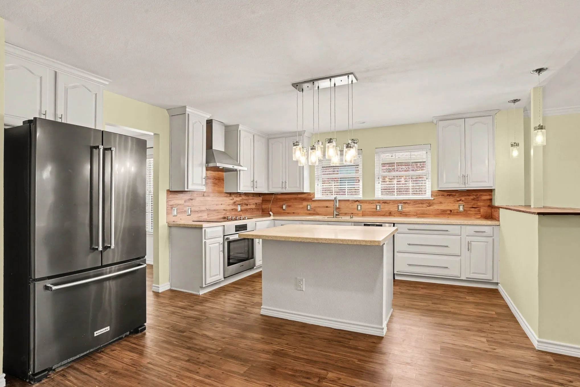 Single Family Residence For Sale in Kaufman County , 1302 Buckingham Drive, Forney, Texas 75126, 4 Bedroom, 2 Bathroom, 2 Garage spaces, 2,674 Sqft, built in 2003, mls#21353617, Real Estate Agent in Forney, Homes For Sale in Kaufman county, Homes For Sale in Forney, Realtor in Forney Texas, Real Estate Brokerage Independent Realty Texas, Luminita Cordes Realtor