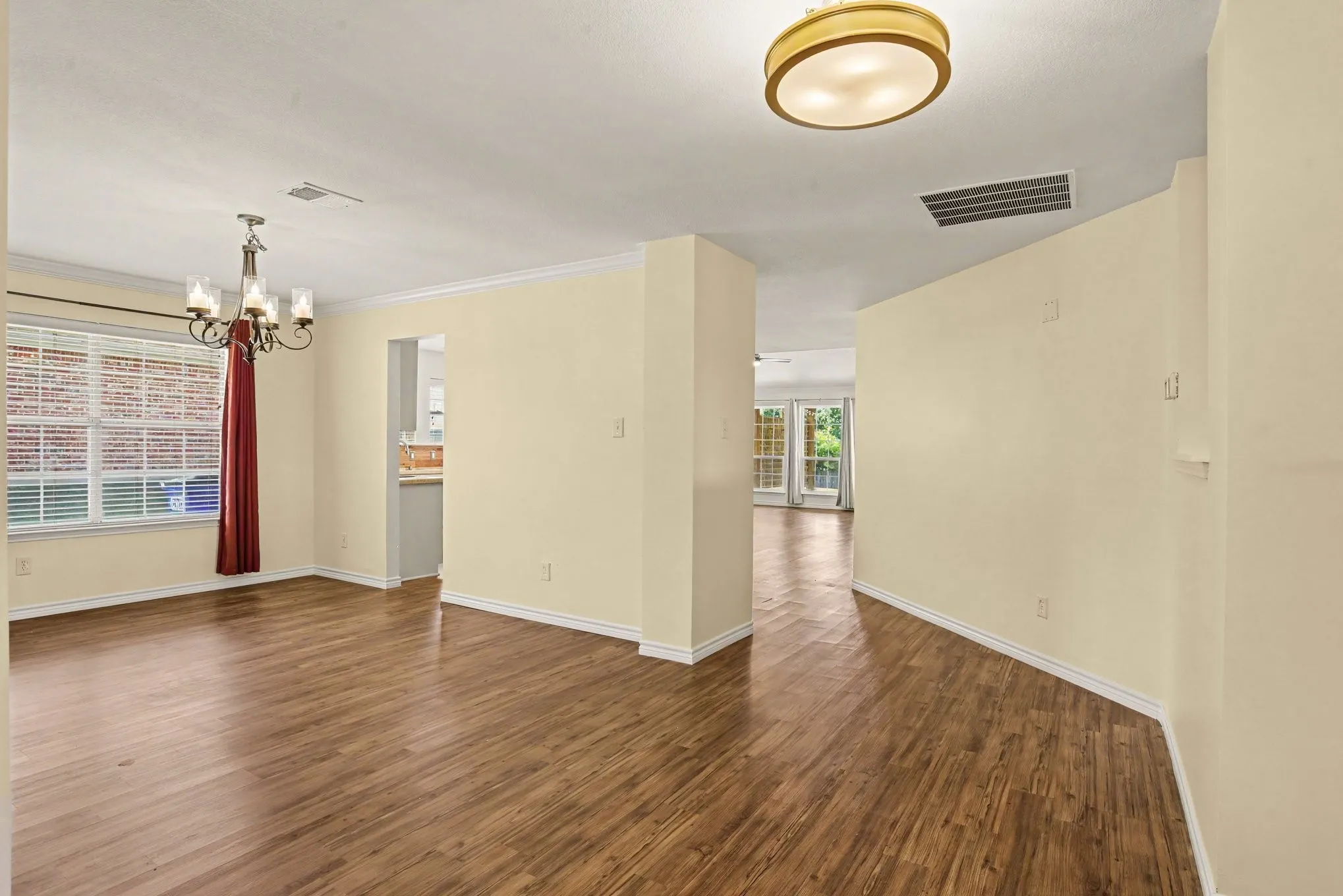 Single Family Residence For Sale in Kaufman County , 1302 Buckingham Drive, Forney, Texas 75126, 4 Bedroom, 2 Bathroom, 2 Garage spaces, 2,674 Sqft, built in 2003, mls#21353617, Real Estate Agent in Forney, Homes For Sale in Kaufman county, Homes For Sale in Forney, Realtor in Forney Texas, Real Estate Brokerage Independent Realty Texas, Luminita Cordes Realtor