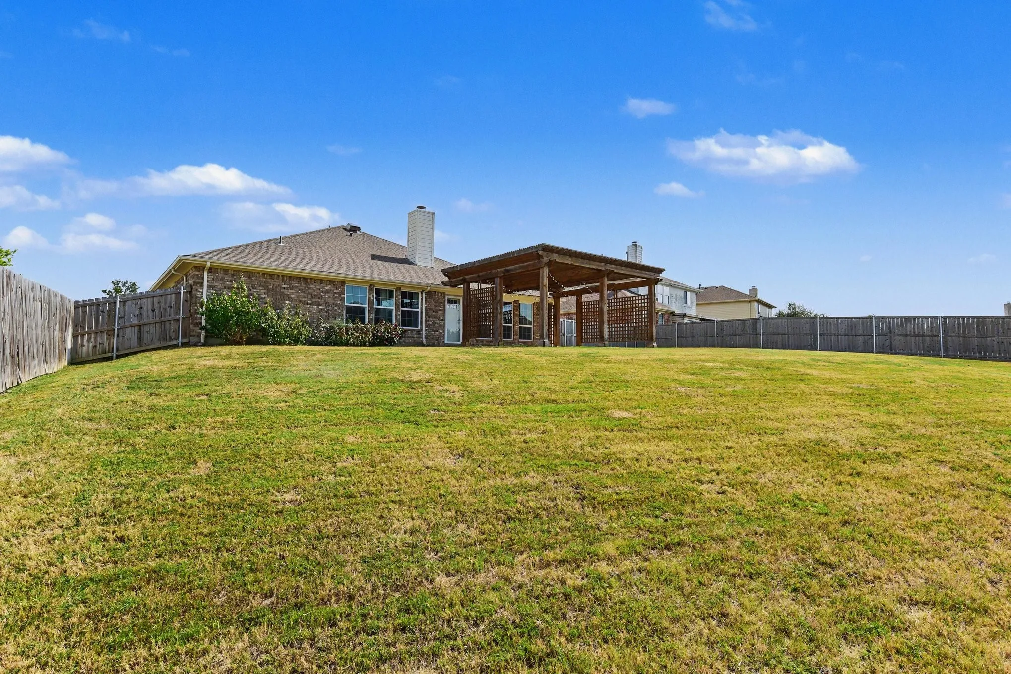 Single Family Residence For Sale in Kaufman County , 1302 Buckingham Drive, Forney, Texas 75126, 4 Bedroom, 2 Bathroom, 2 Garage spaces, 2,674 Sqft, built in 2003, mls#21353617, Real Estate Agent in Forney, Homes For Sale in Kaufman county, Homes For Sale in Forney, Realtor in Forney Texas, Real Estate Brokerage Independent Realty Texas, Luminita Cordes Realtor