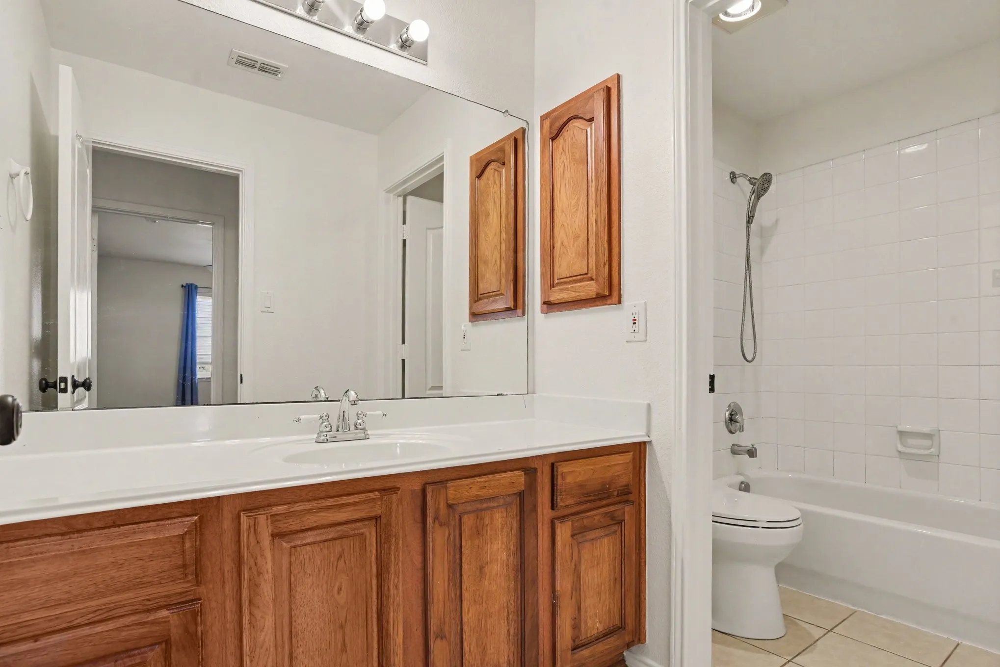 Single Family Residence For Sale in Kaufman County , 1302 Buckingham Drive, Forney, Texas 75126, 4 Bedroom, 2 Bathroom, 2 Garage spaces, 2,674 Sqft, built in 2003, mls#21353617, Real Estate Agent in Forney, Homes For Sale in Kaufman county, Homes For Sale in Forney, Realtor in Forney Texas, Real Estate Brokerage Independent Realty Texas, Luminita Cordes Realtor