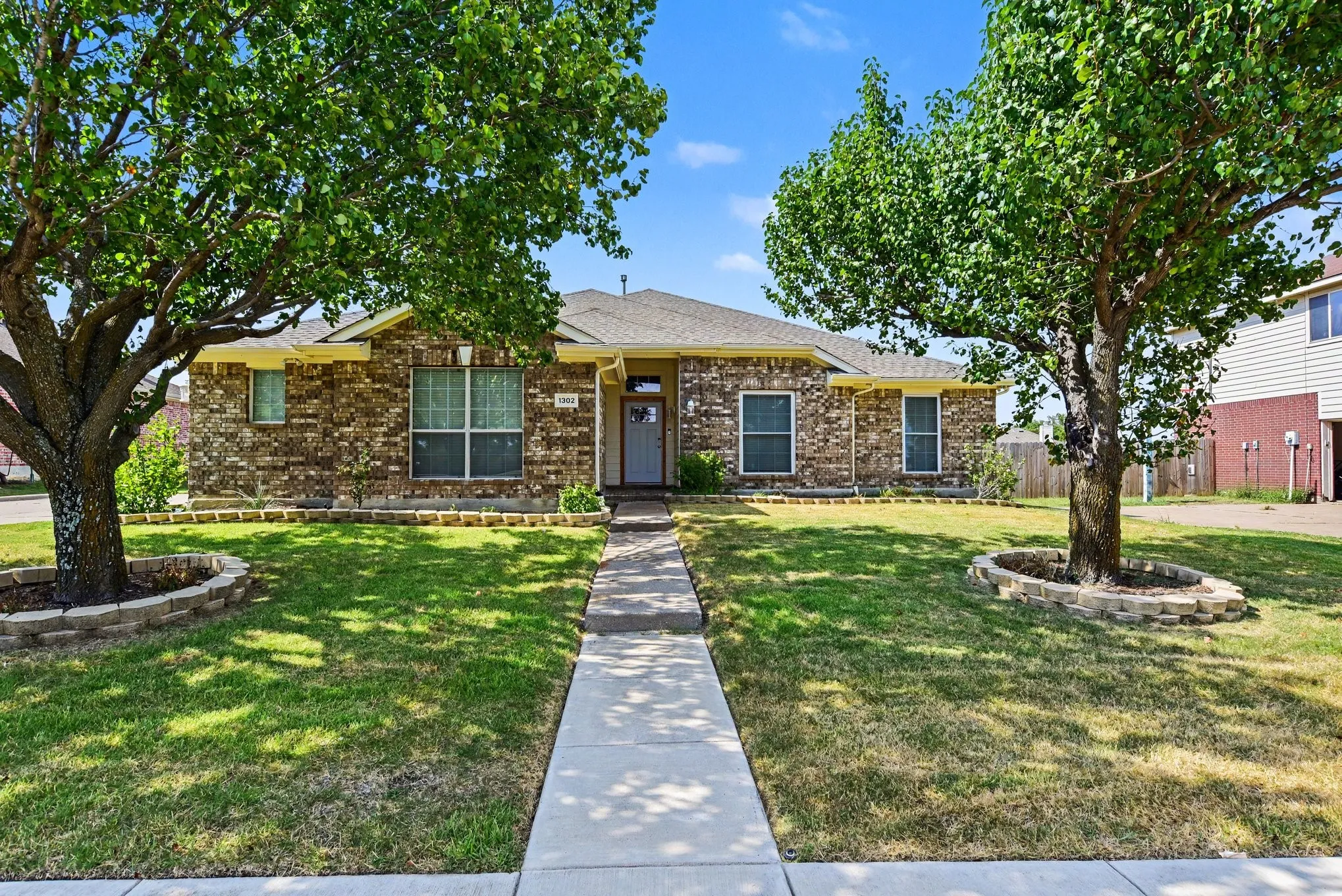 Single Family Residence For Sale in Kaufman County , 1302 Buckingham Drive, Forney, Texas 75126, 4 Bedroom, 2 Bathroom, 2 Garage spaces, 2,674 Sqft, built in 2003, mls#21353617, Real Estate Agent in Forney, Homes For Sale in Kaufman county, Homes For Sale in Forney, Realtor in Forney Texas, Real Estate Brokerage Independent Realty Texas, Luminita Cordes Realtor