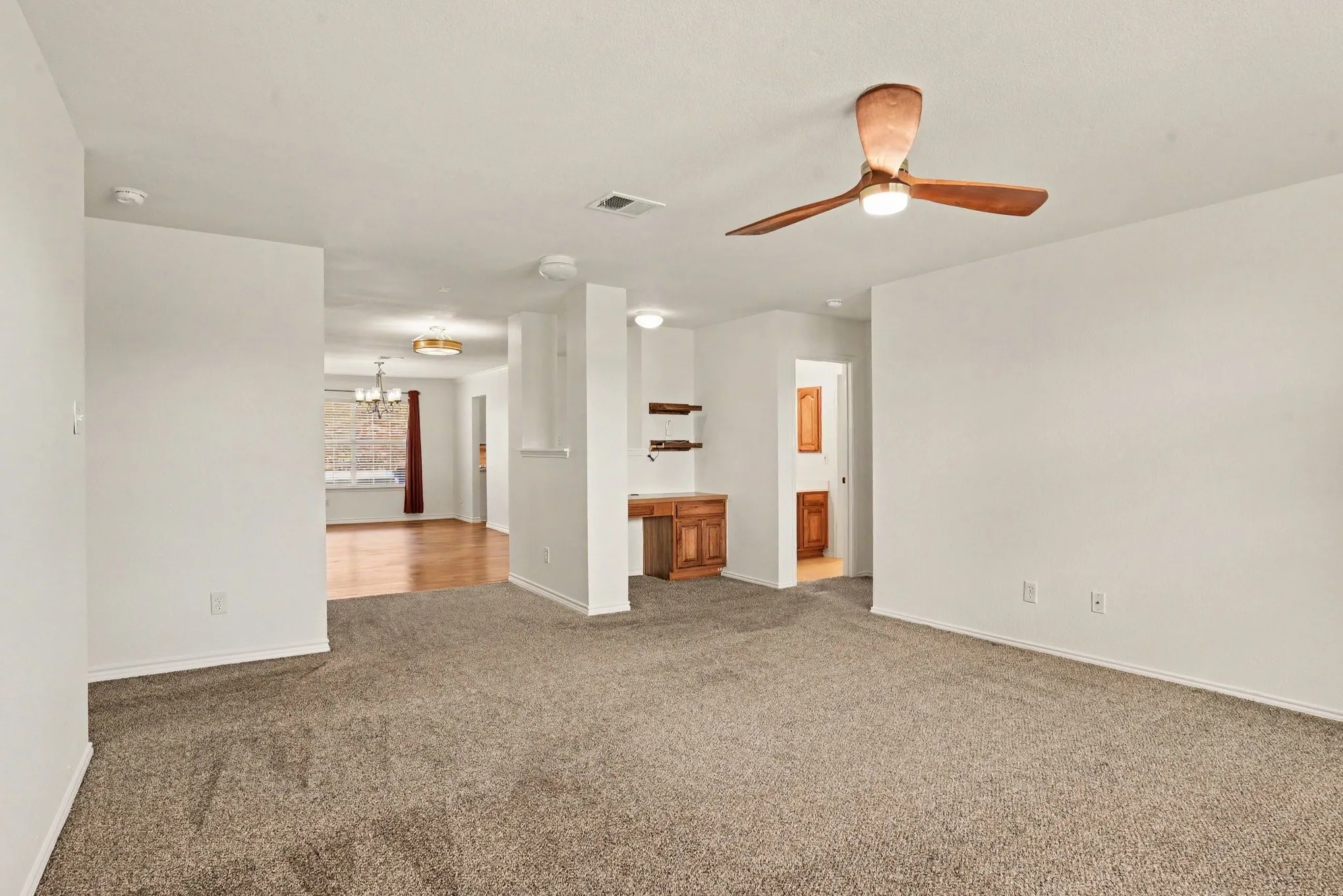 Single Family Residence For Sale in Kaufman County , 1302 Buckingham Drive, Forney, Texas 75126, 4 Bedroom, 2 Bathroom, 2 Garage spaces, 2,674 Sqft, built in 2003, mls#21353617, Real Estate Agent in Forney, Homes For Sale in Kaufman county, Homes For Sale in Forney, Realtor in Forney Texas, Real Estate Brokerage Independent Realty Texas, Luminita Cordes Realtor