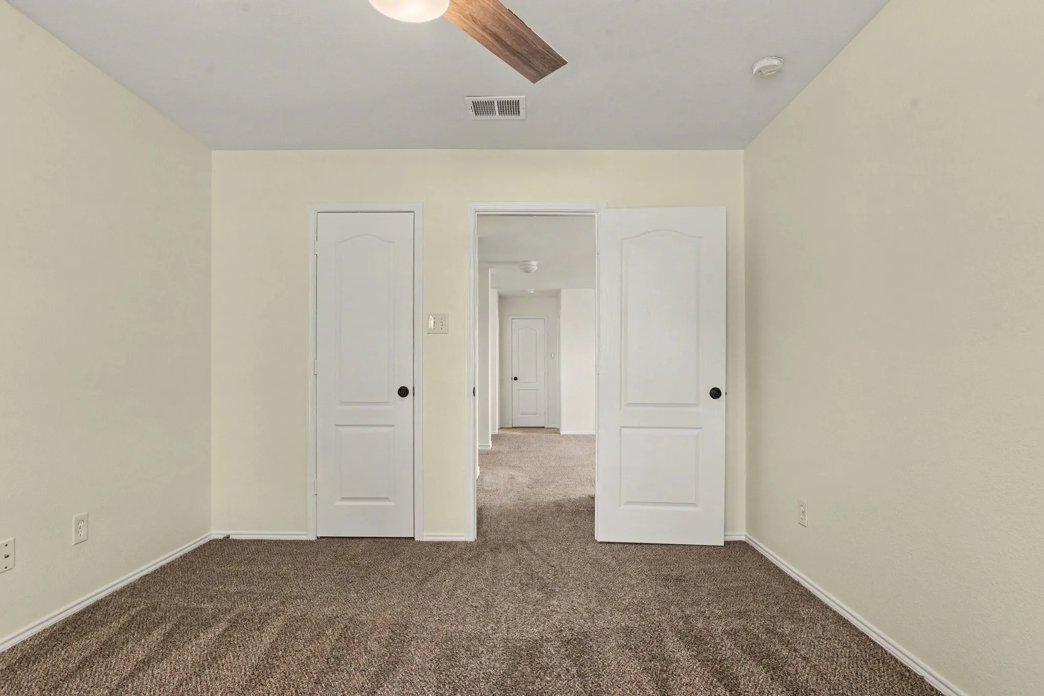 Single Family Residence For Sale in Kaufman County , 1302 Buckingham Drive, Forney, Texas 75126, 4 Bedroom, 2 Bathroom, 2 Garage spaces, 2,674 Sqft, built in 2003, mls#21353617, Real Estate Agent in Forney, Homes For Sale in Kaufman county, Homes For Sale in Forney, Realtor in Forney Texas, Real Estate Brokerage Independent Realty Texas, Luminita Cordes Realtor